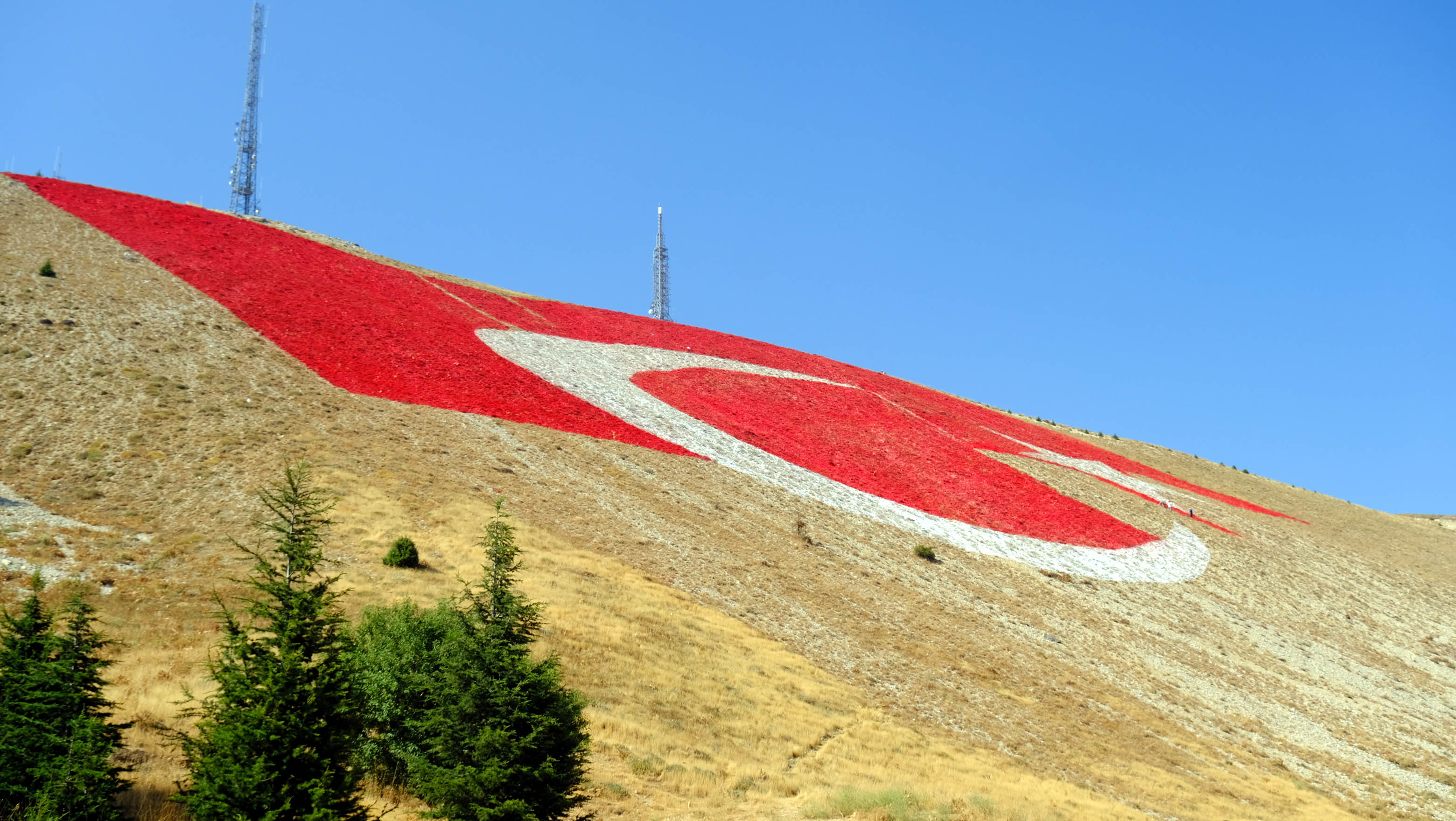 Türkiye’nin en büyük bayrağı Kahramanmaraş dağlarına işleniyor - Görsel 2