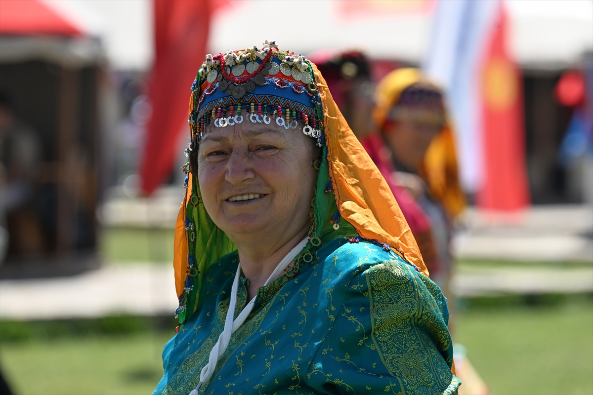  Konya Yöresininde katıldığı Anadolu kadınları yöresel kıyafetleriyle Malazgirt Zaferi kutlamalarını renklendirdi - Görsel 6