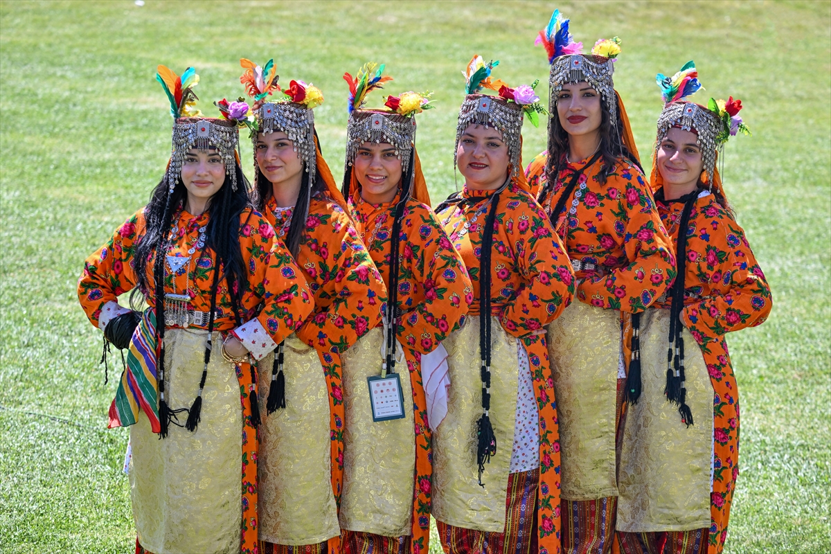  Konya Yöresininde katıldığı Anadolu kadınları yöresel kıyafetleriyle Malazgirt Zaferi kutlamalarını renklendirdi - Görsel 7
