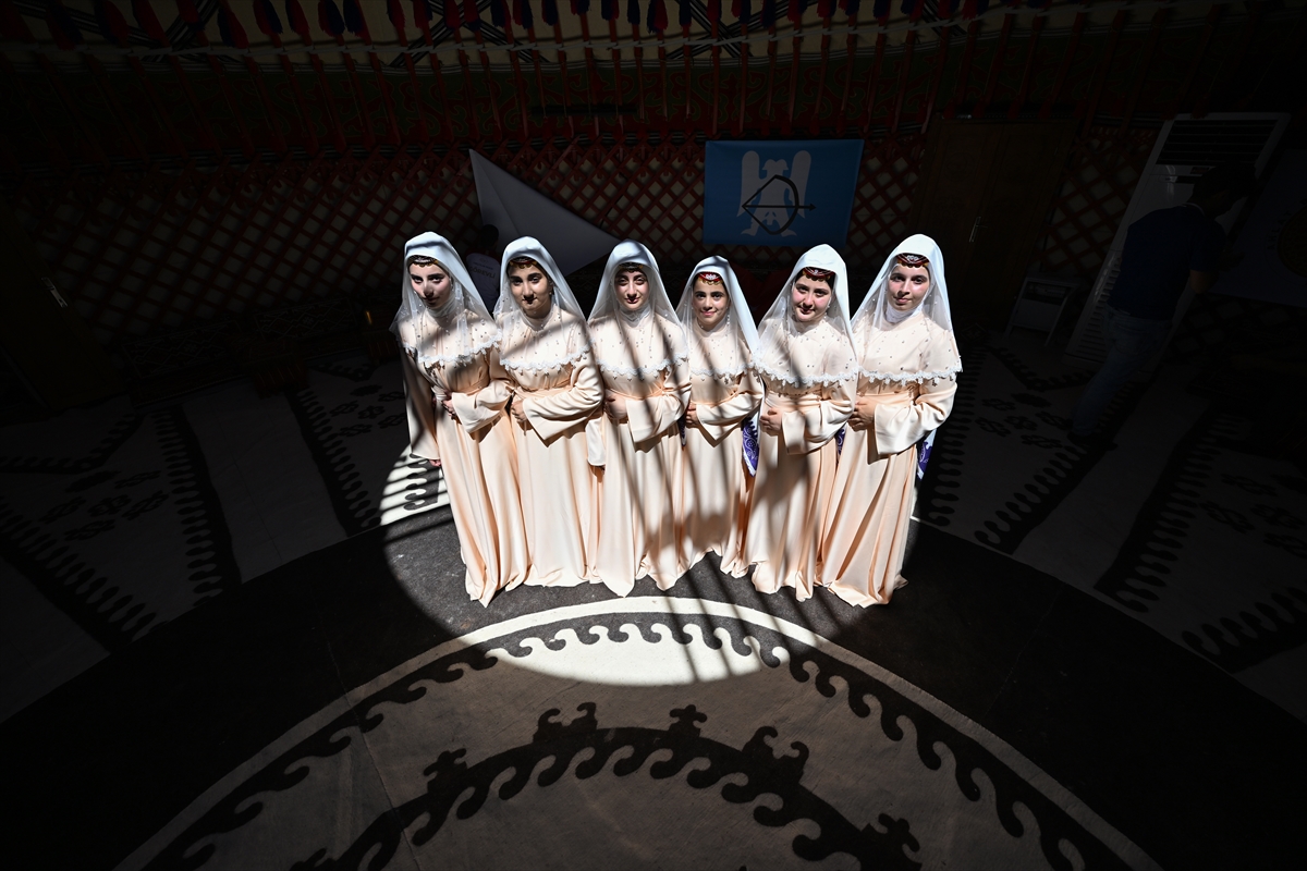  Konya Yöresininde katıldığı Anadolu kadınları yöresel kıyafetleriyle Malazgirt Zaferi kutlamalarını renklendirdi - Görsel 9