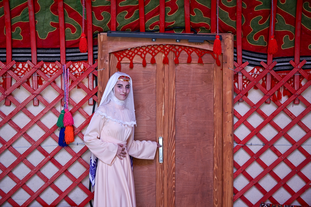  Konya Yöresininde katıldığı Anadolu kadınları yöresel kıyafetleriyle Malazgirt Zaferi kutlamalarını renklendirdi - Görsel 10