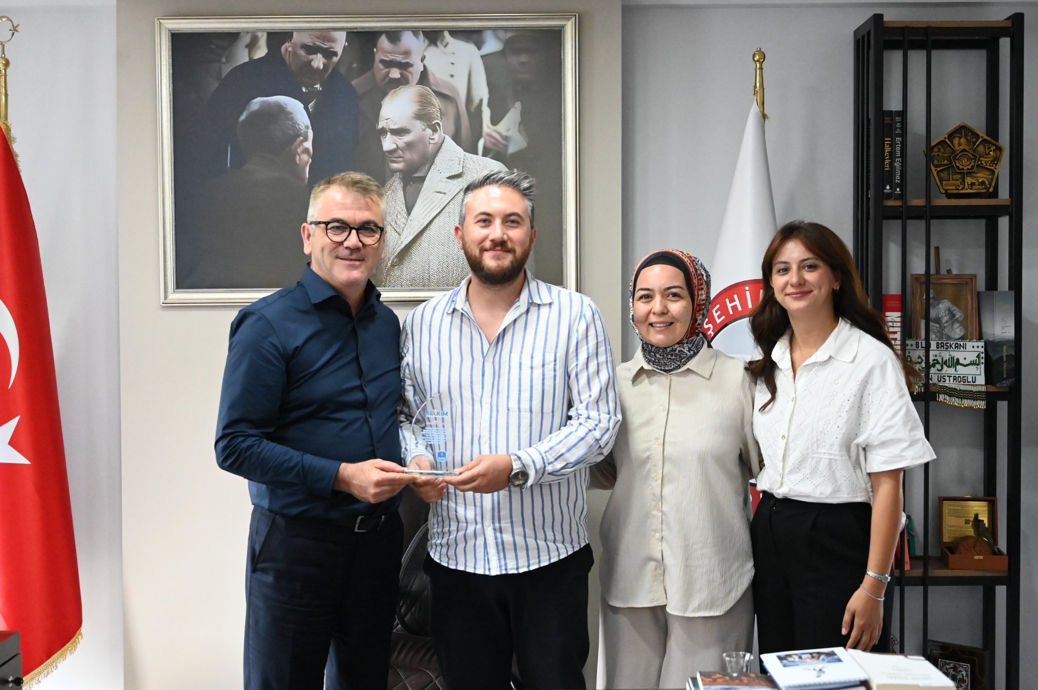 BAŞKAN USTAOĞL’NDAN TEŞEKKÜR PLAKETİ  - Görsel 3