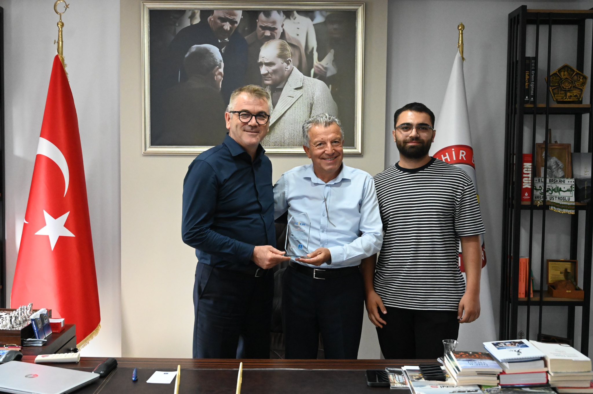 BAŞKAN USTAOĞL’NDAN TEŞEKKÜR PLAKETİ  - Görsel 7