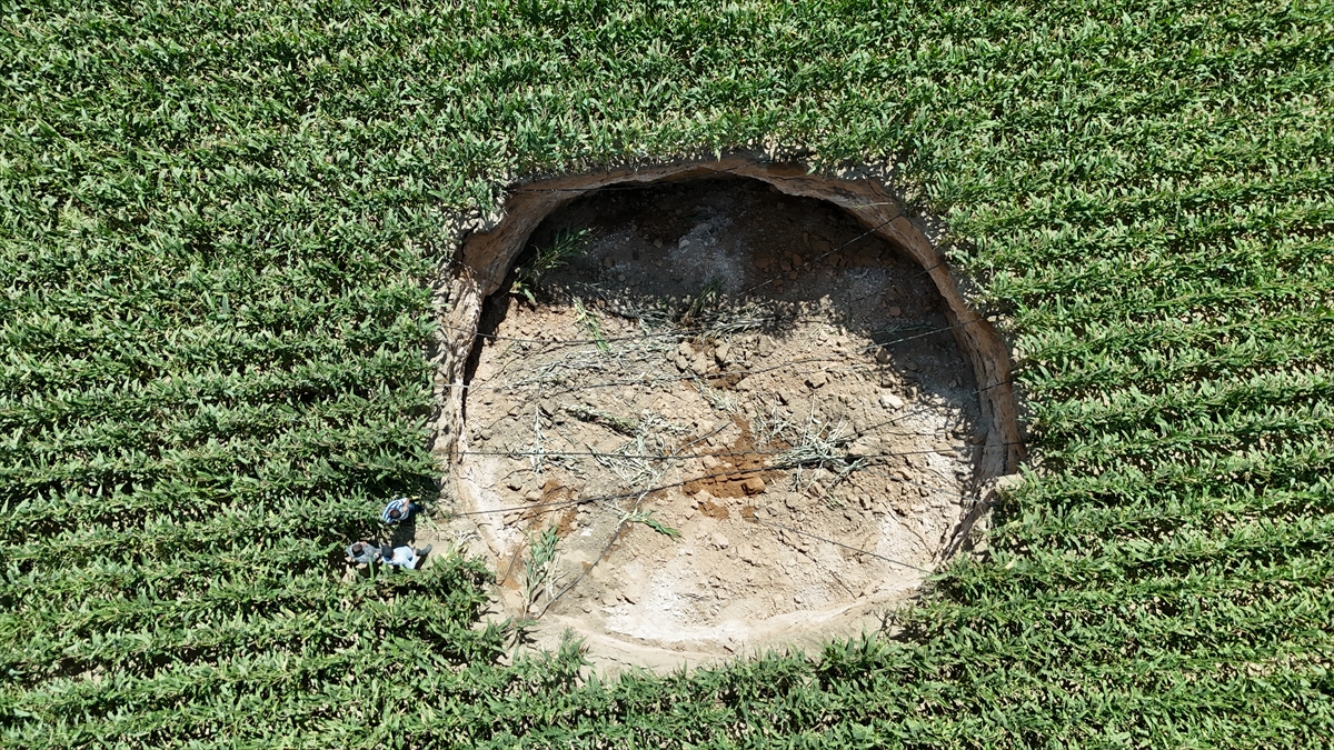 Karaman'da mısır tarlasında obruk oluştu - Görsel 2