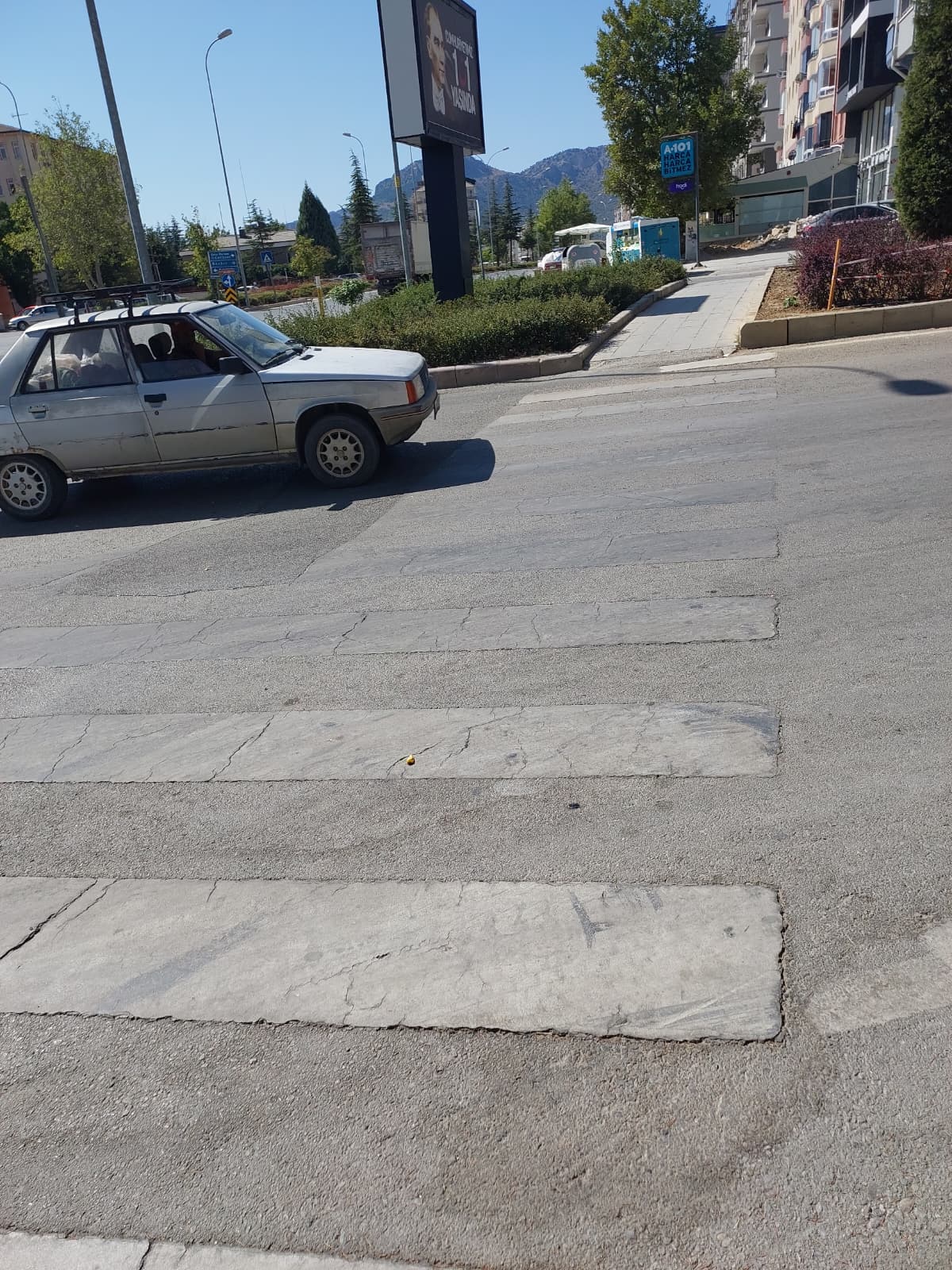 Seydişehir'de Yaya Geçidi Belirsizliği: "Okullar Açılmadan Önlem Alınsın" - Görsel 3