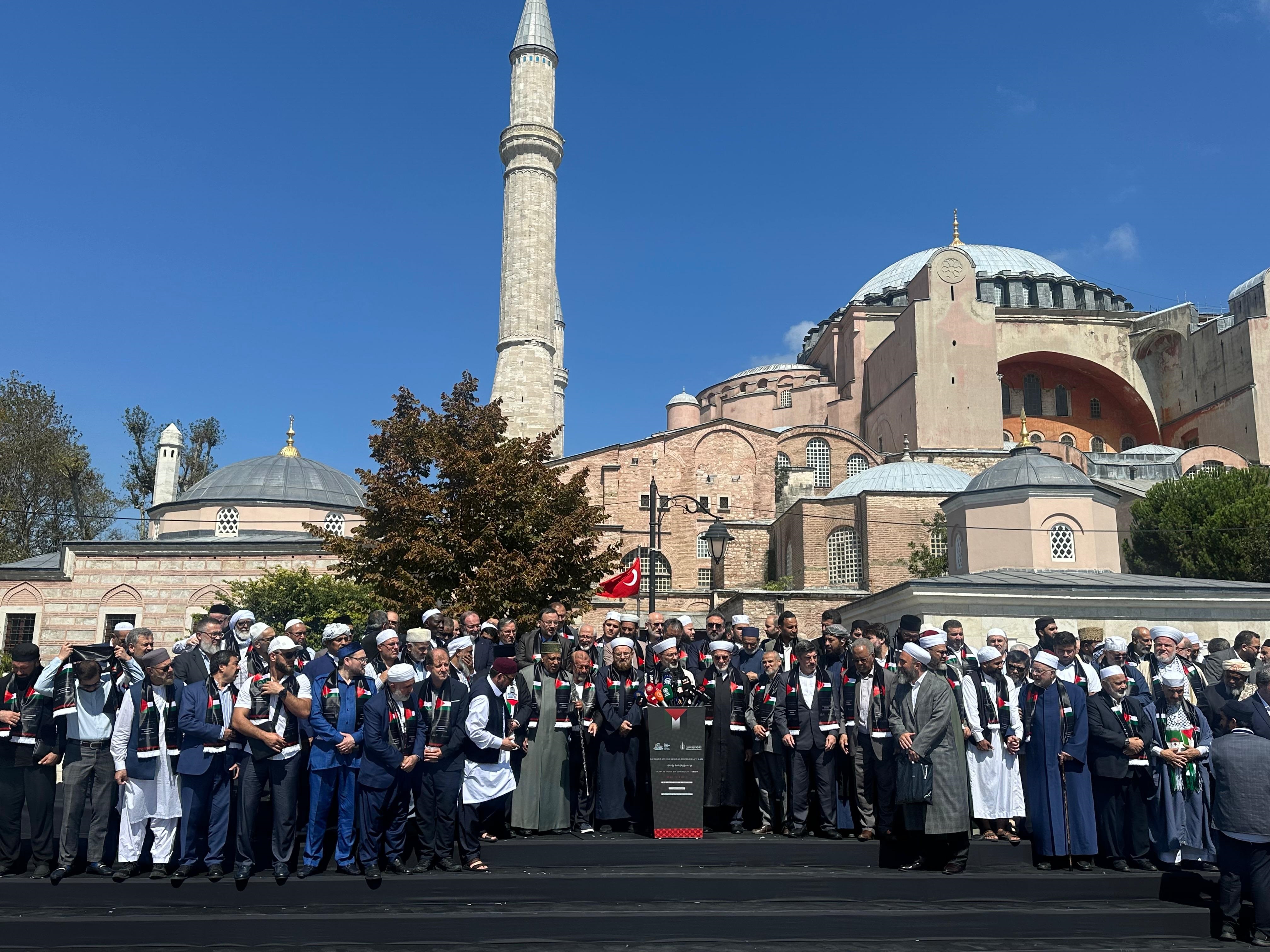 İstanbul - Gazze Konferansı'nın sonuç bildirgesi Ayasofya Camii'nde açıklandı - Görsel 2