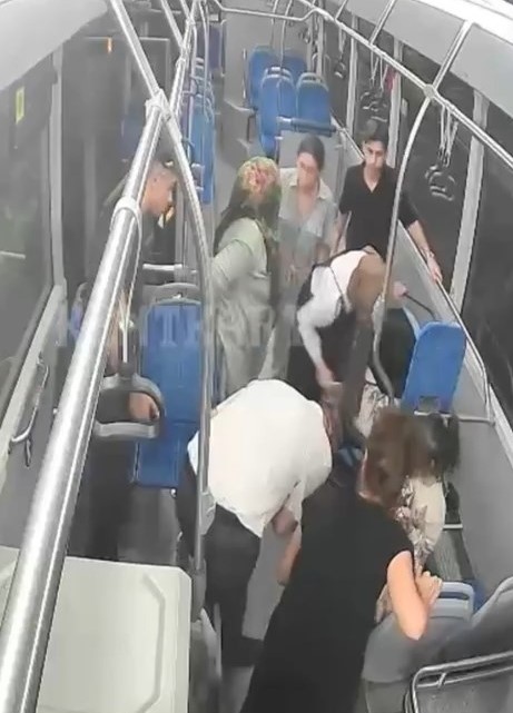 Otobüste nefes borusuna cips kaçan çocuğu, şoförün ‘Heimlich’ manevrası kurtardı - Görsel 1