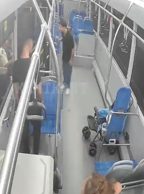 Otobüste nefes borusuna cips kaçan çocuğu, şoförün ‘Heimlich’ manevrası kurtardı - Görsel 2