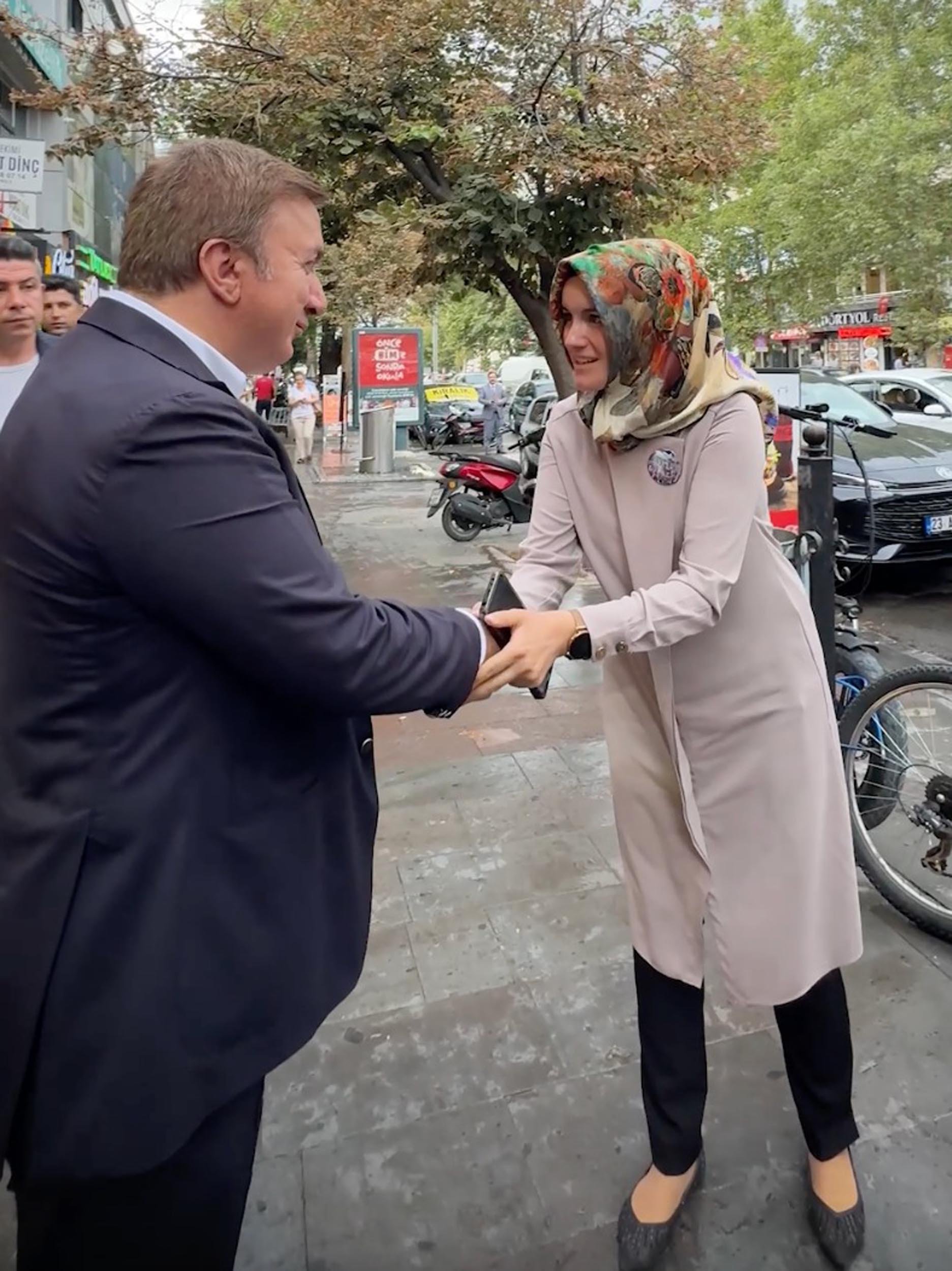 Kübra öğretmen gözyaşlarıyla anlattı; Vali Aydoğdu öğrenci için duyarsız kalmadı - Görsel 2