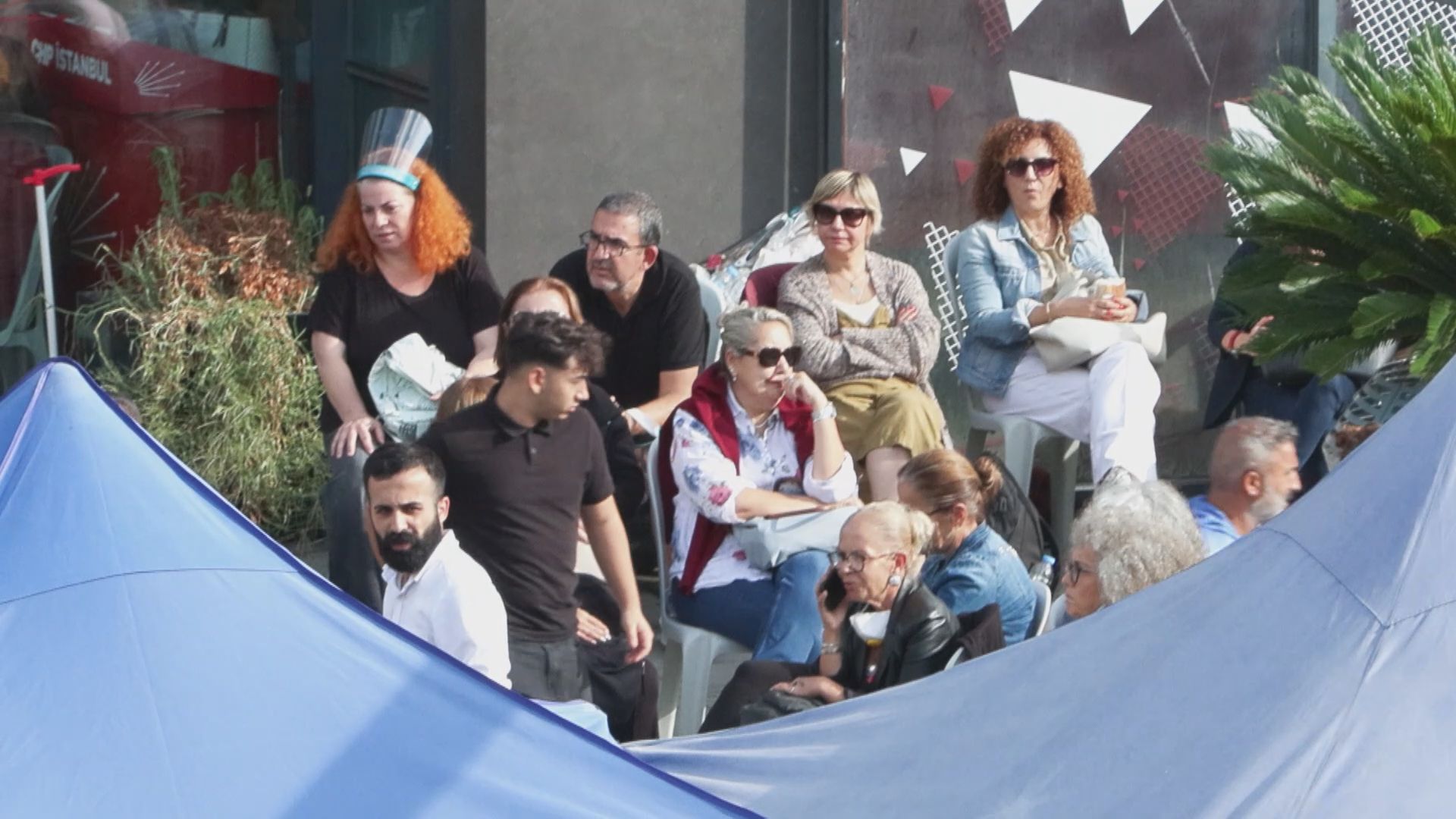 Gürsel Tekin, protestolar sürerken CHP İl Başkanlığı binasına girdi - Görsel 3