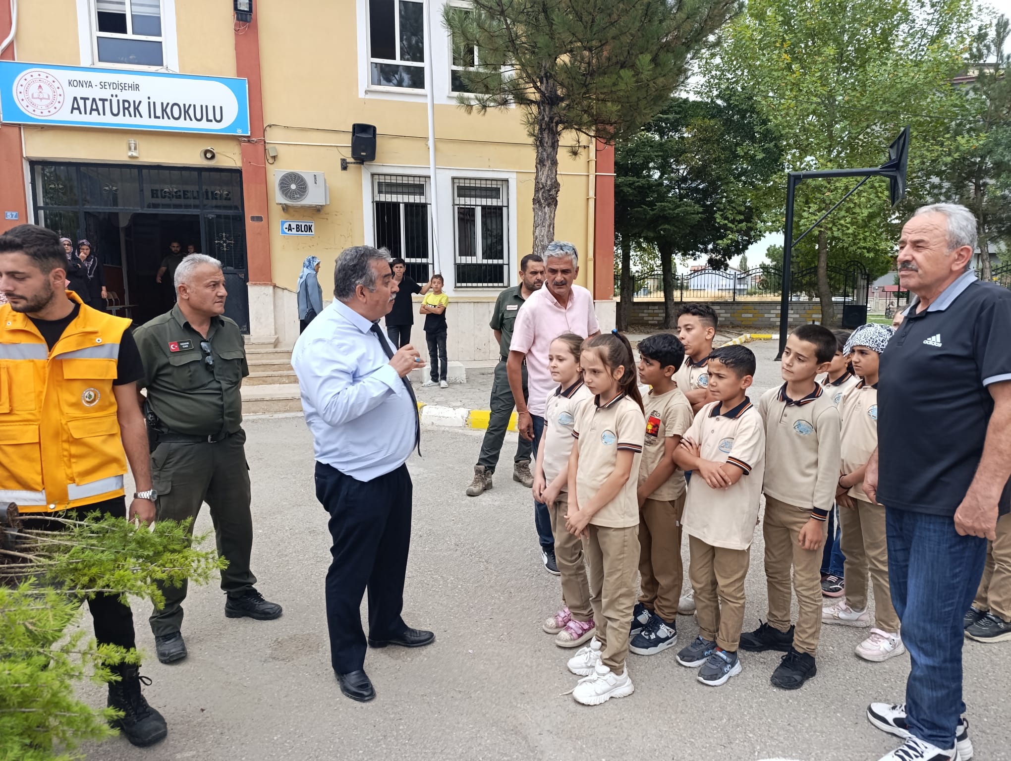 Seydişehir Atatürk İlkokulu'ndan Anlamlı Etkinlik: "Her Çocuk Bir Fidan, İlk Ders Yeşil Vatan" - Görsel 1