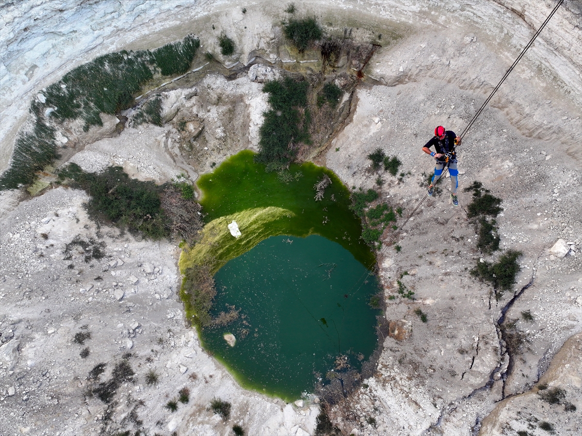  Dağcılar Konya'da  Kuraklığın Tehlikesine Dikkat Çekmek İçin Obruğa İndi - Görsel 7