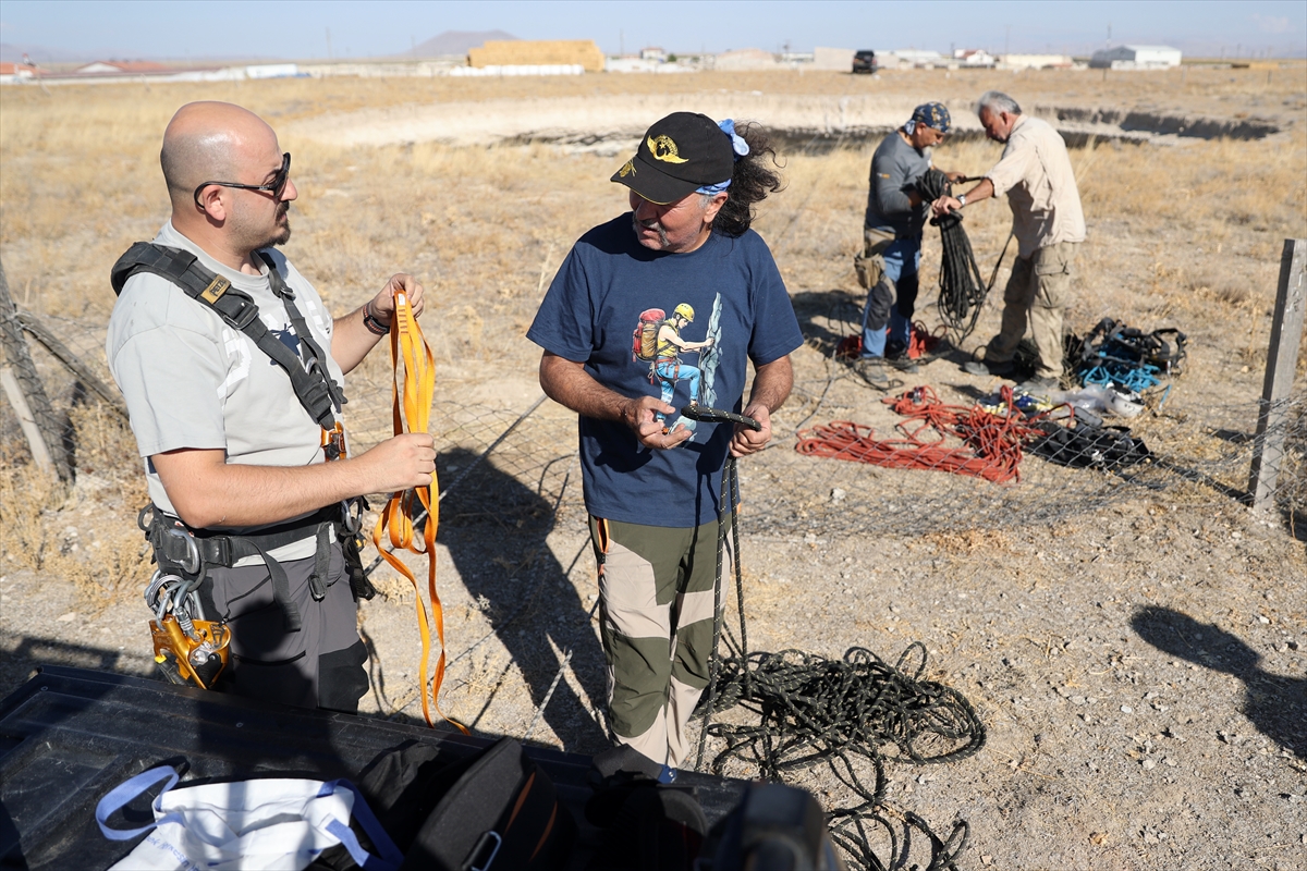  Dağcılar Konya'da  Kuraklığın Tehlikesine Dikkat Çekmek İçin Obruğa İndi - Görsel 11