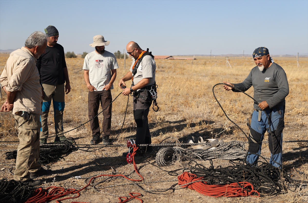  Dağcılar Konya'da  Kuraklığın Tehlikesine Dikkat Çekmek İçin Obruğa İndi - Görsel 13
