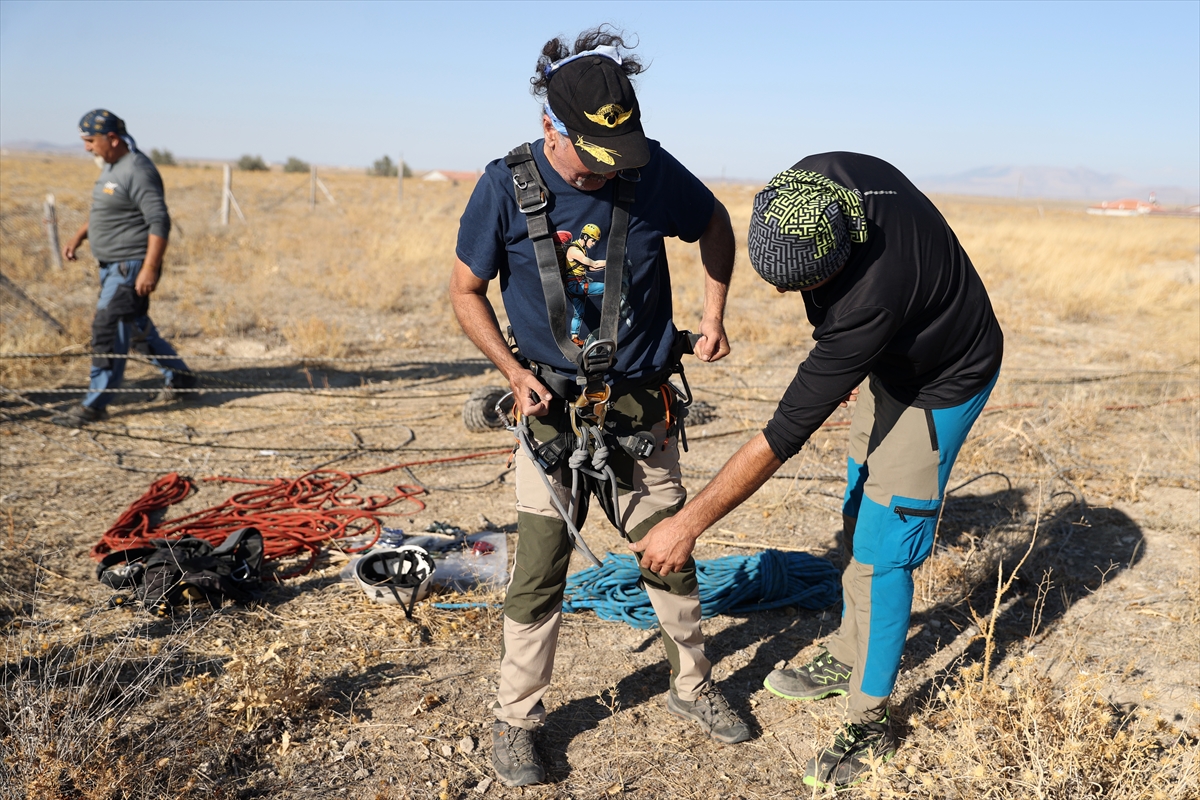 Dağcılar Konya'da  Kuraklığın Tehlikesine Dikkat Çekmek İçin Obruğa İndi - Görsel 15