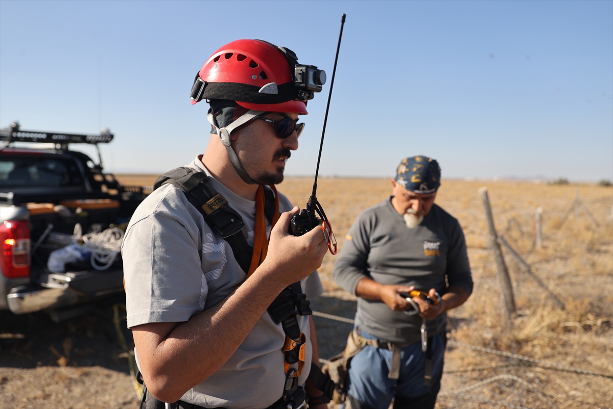  Dağcılar Konya'da  Kuraklığın Tehlikesine Dikkat Çekmek İçin Obruğa İndi - Görsel 16