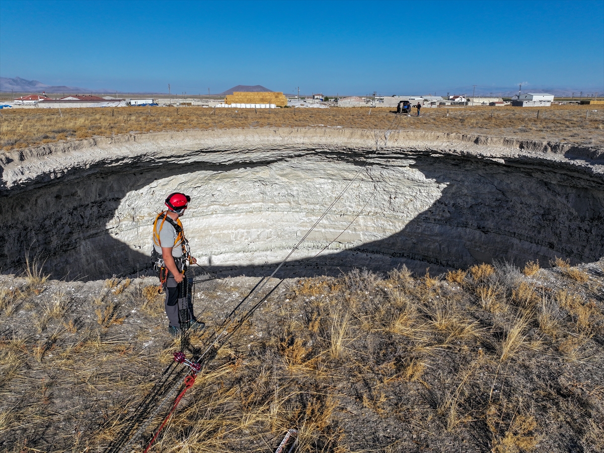  Dağcılar Konya'da  Kuraklığın Tehlikesine Dikkat Çekmek İçin Obruğa İndi - Görsel 20