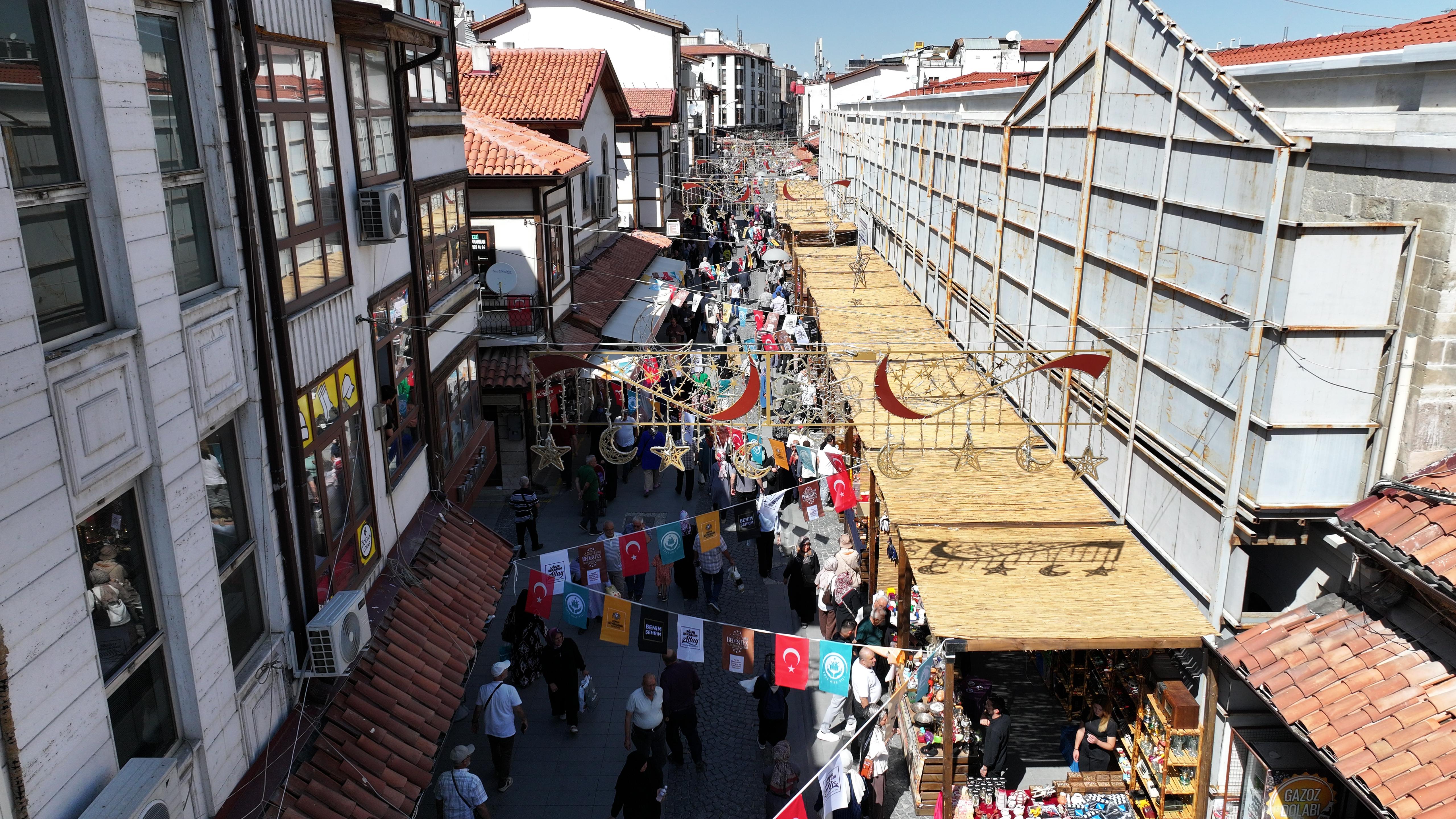 4. TARİHİ BEDESTEN ALIŞVERİŞ GÜNLERİ BAŞLADI - Görsel 1