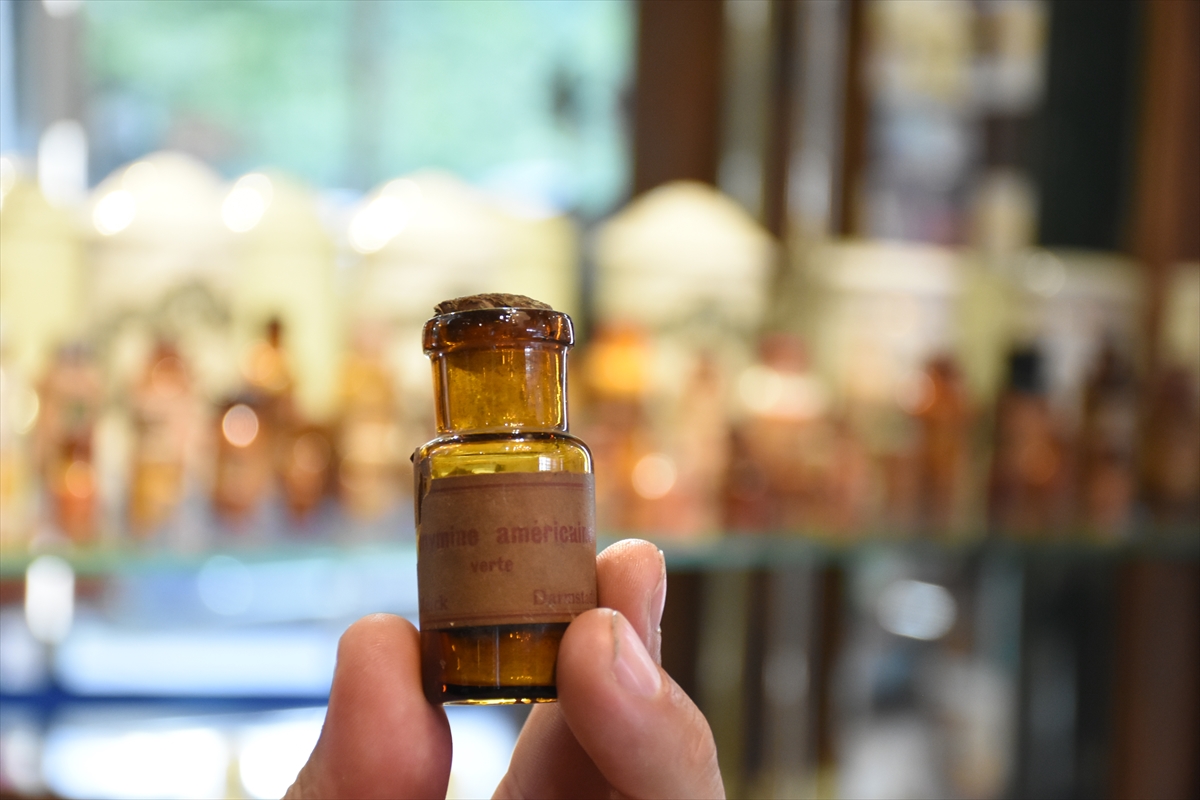 Konya'da bir eczacı, mesleğiyle ilgili binlerce parçadan oluşan koleksiyon oluşturdu - Görsel 2