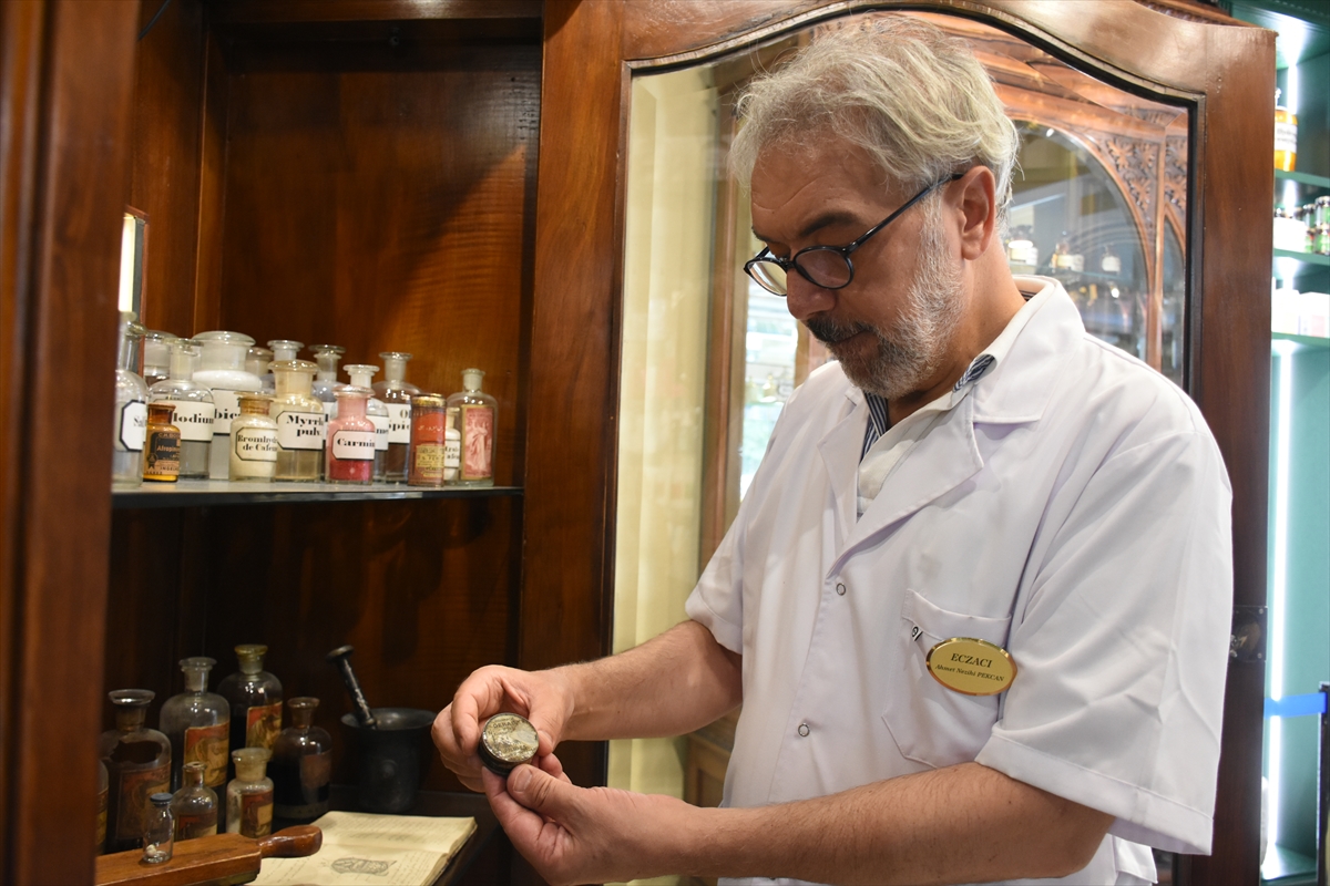 Konya'da bir eczacı, mesleğiyle ilgili binlerce parçadan oluşan koleksiyon oluşturdu - Görsel 3