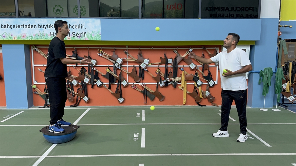 Doktor tavsiyesiyle başladığı okçulukta altın madalyaya uzandı - Görsel 1