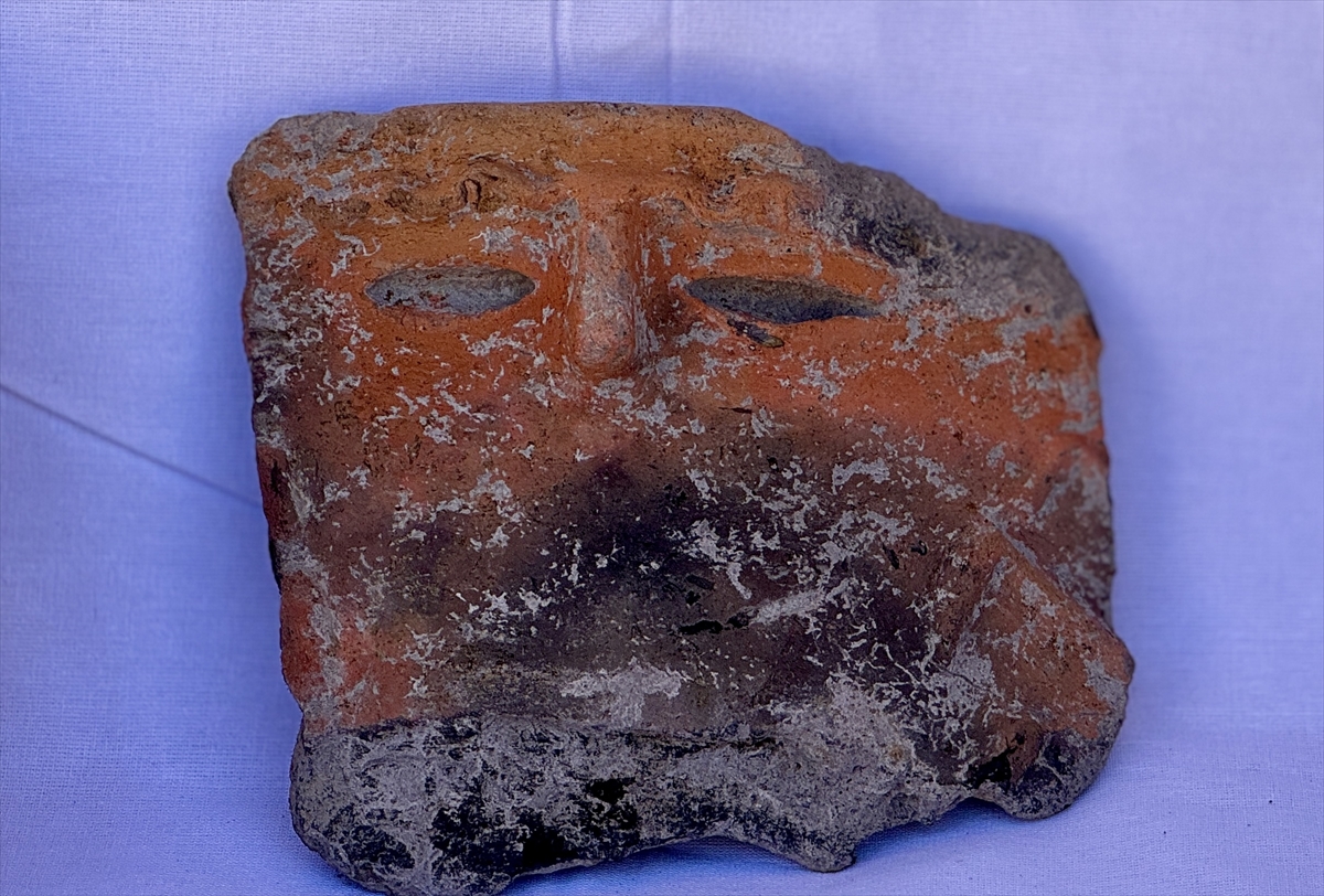 Seydişehir'de  yaklaşık 5 bin yıllık "insan yüzlü" çömlek parçası bulundu - Görsel 3