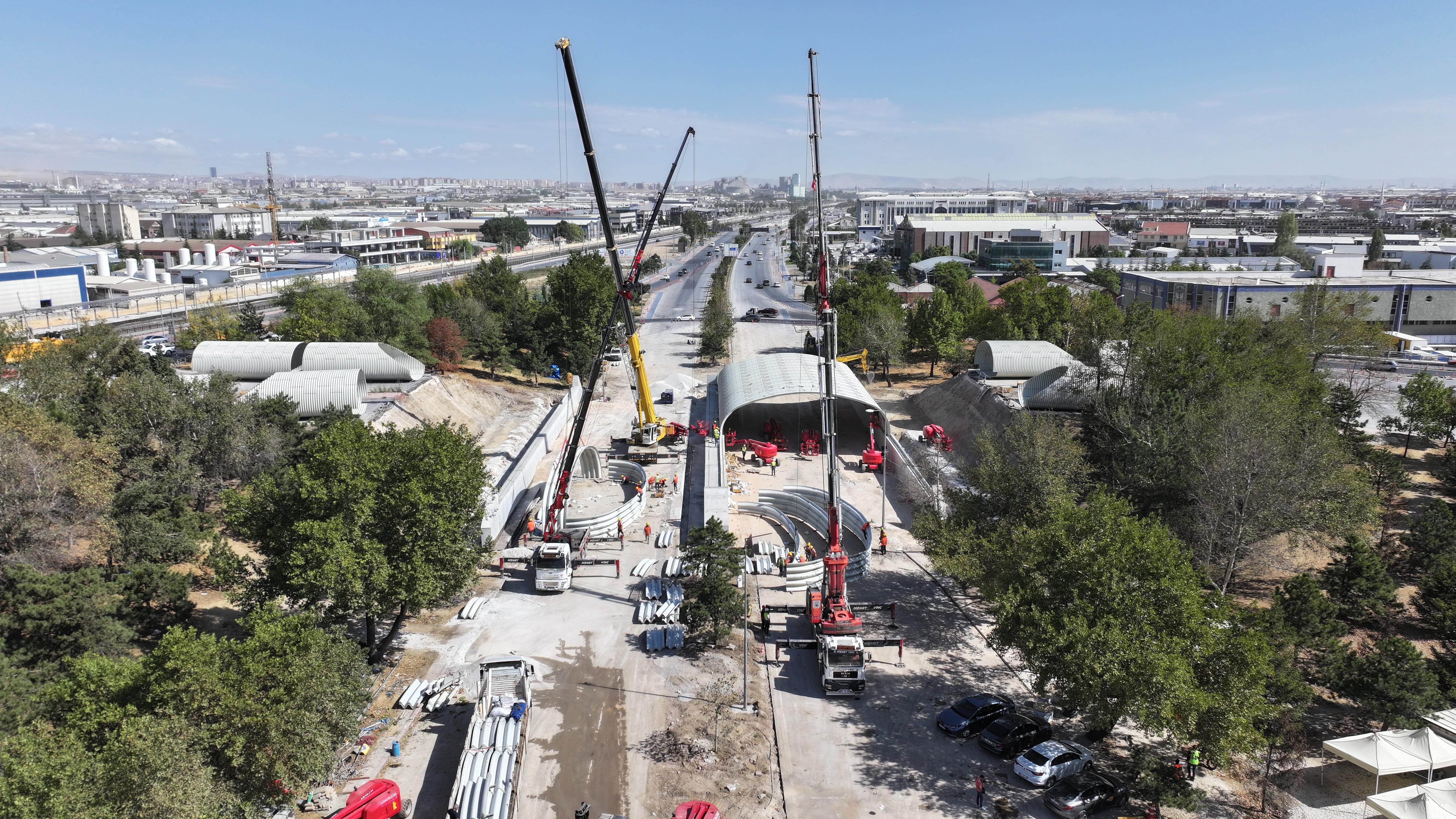 BAŞKAN ALTAY TÜRKİYE’DE İLK KEZ DENENEN TEKNİKLE İNŞAATI SÜREN KÖPRÜLÜ KAVŞAĞIN TRAFİĞİ RAHATLATACAĞINI AÇIKLADI - Görsel 3
