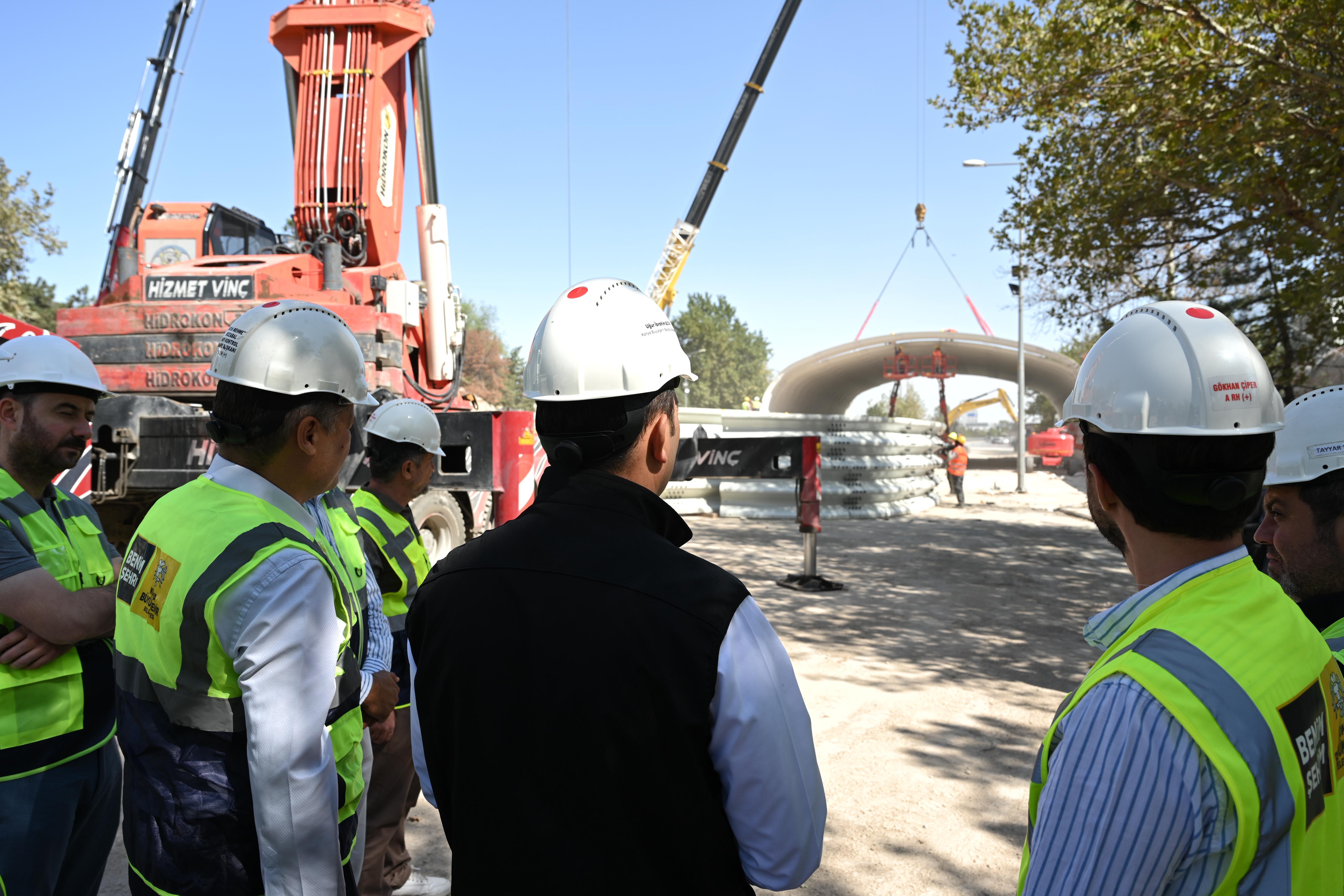BAŞKAN ALTAY TÜRKİYE’DE İLK KEZ DENENEN TEKNİKLE İNŞAATI SÜREN KÖPRÜLÜ KAVŞAĞIN TRAFİĞİ RAHATLATACAĞINI AÇIKLADI - Görsel 4