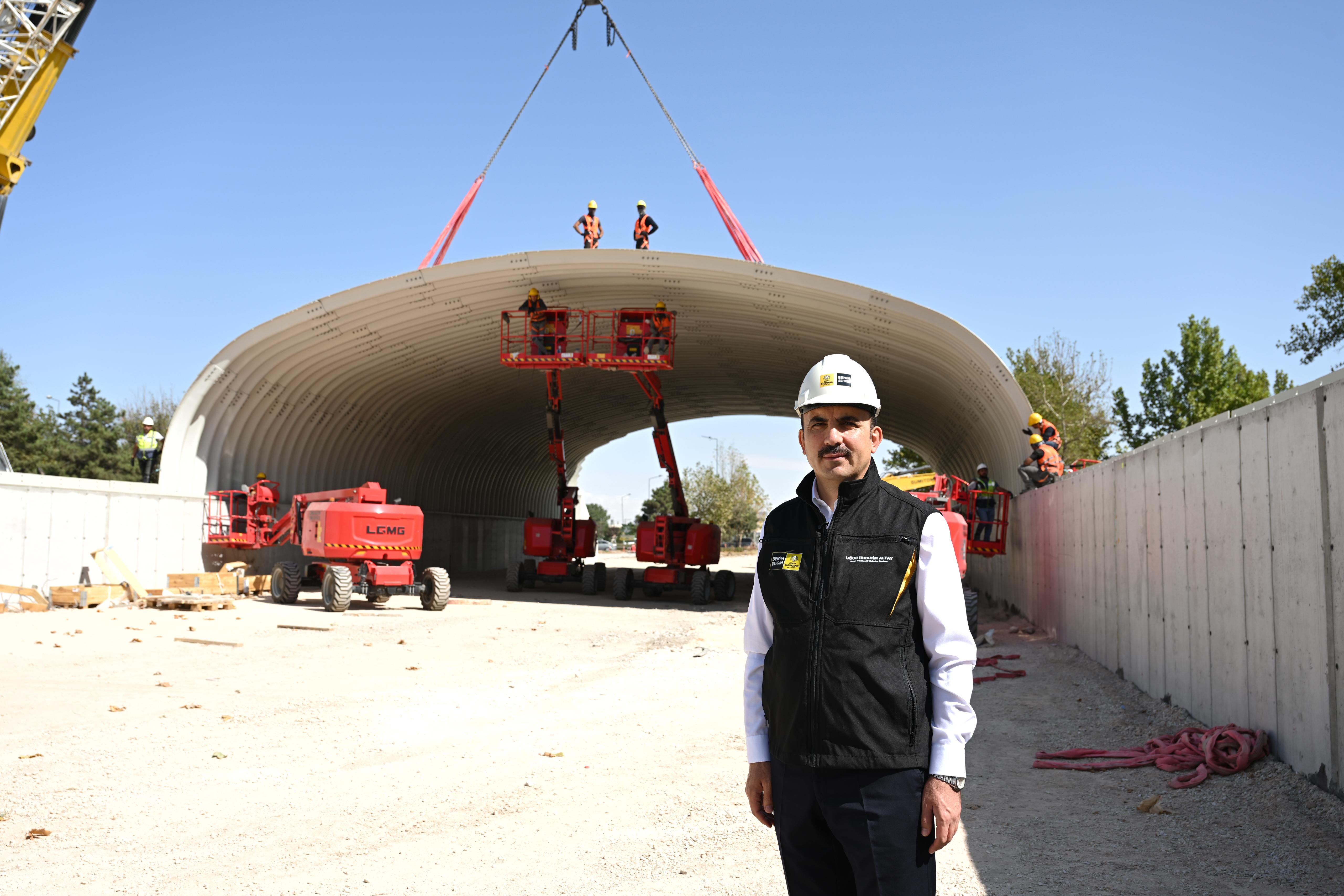 BAŞKAN ALTAY TÜRKİYE’DE İLK KEZ DENENEN TEKNİKLE İNŞAATI SÜREN KÖPRÜLÜ KAVŞAĞIN TRAFİĞİ RAHATLATACAĞINI AÇIKLADI - Görsel 5