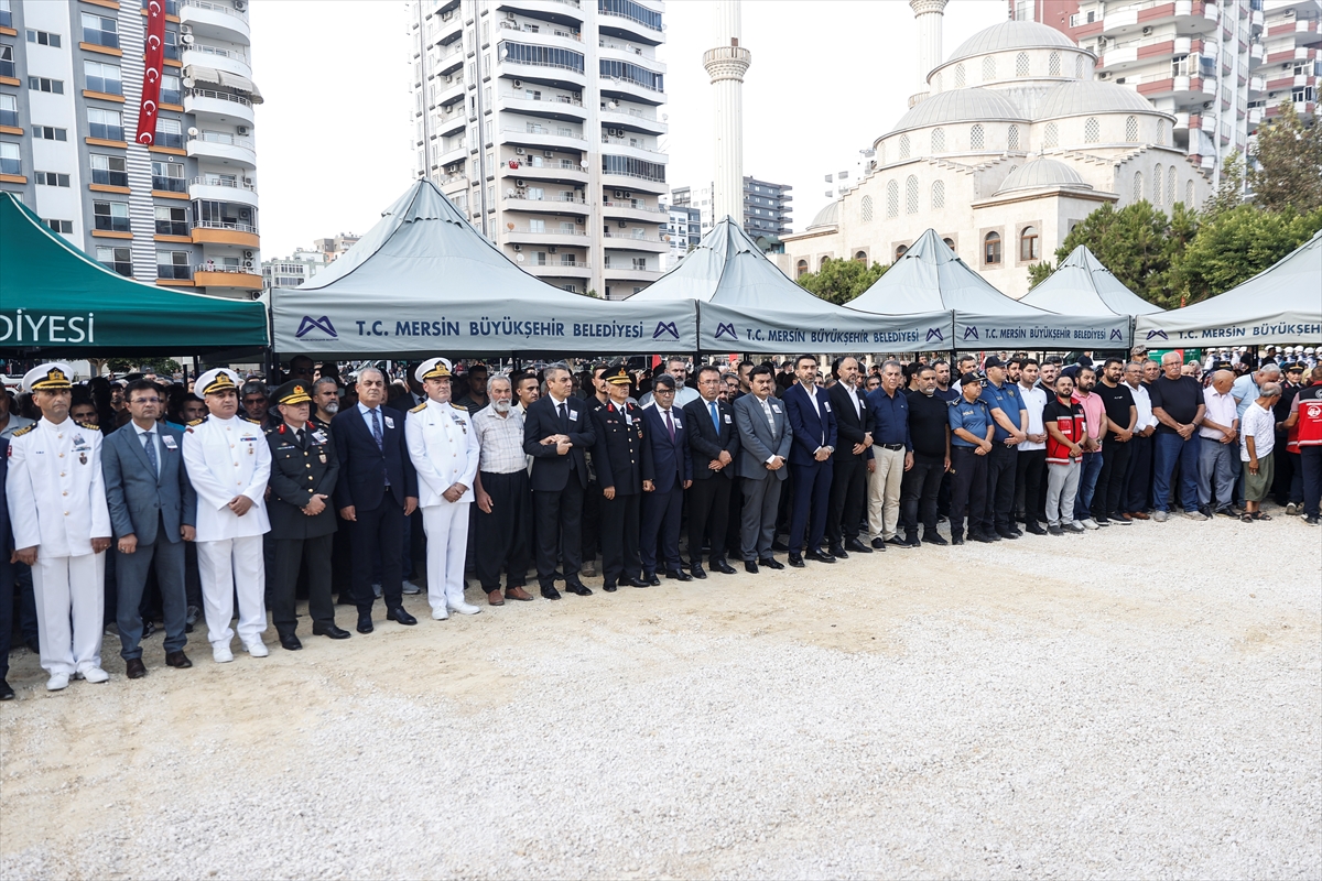 Şehit Piyade Uzman Çavuş Hüseyin Günay'ın cenazesi Mersin'de defnedildi - Görsel 1