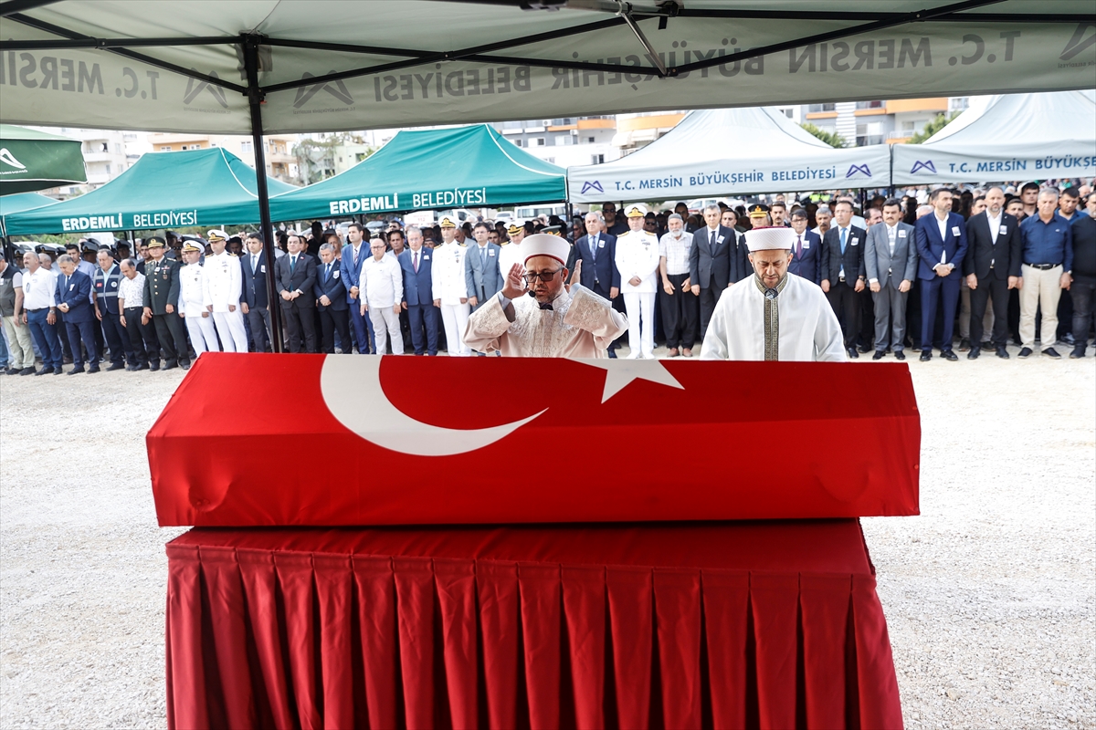 Şehit Piyade Uzman Çavuş Hüseyin Günay'ın cenazesi Mersin'de defnedildi - Görsel 3