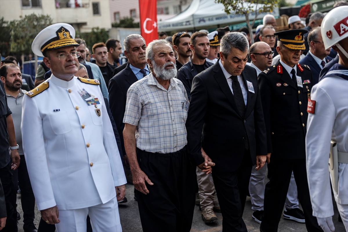 Şehit Piyade Uzman Çavuş Hüseyin Günay'ın cenazesi Mersin'de defnedildi - Görsel 8