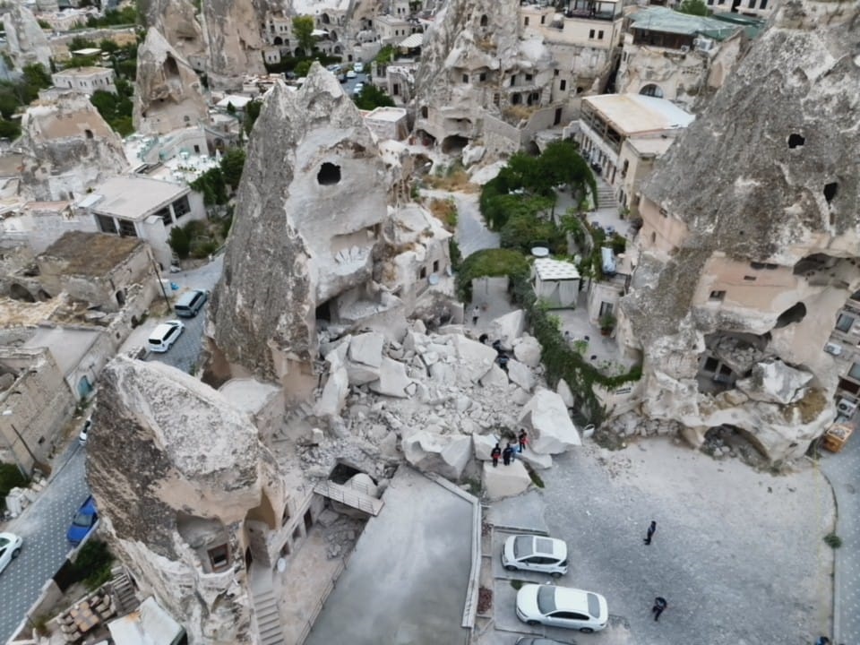 Kapadokya’da peribacasının bir kısmı yıkıldı - Görsel 4