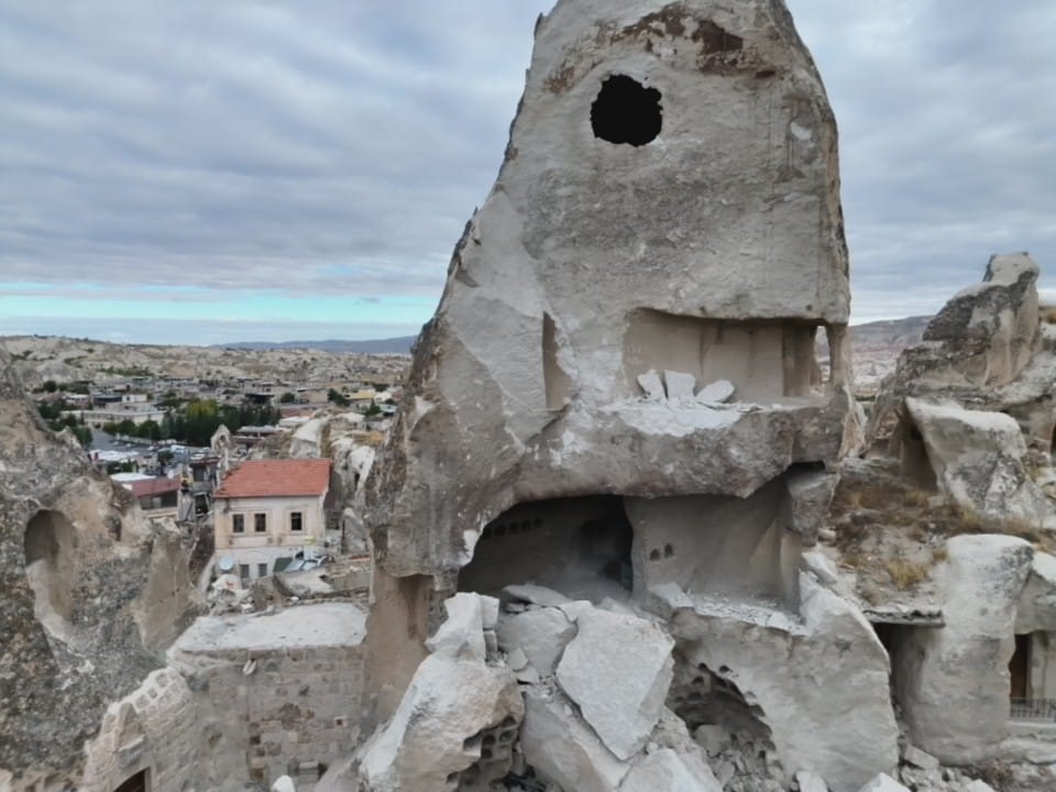 Kapadokya’da peribacasının bir kısmı yıkıldı - Görsel 6