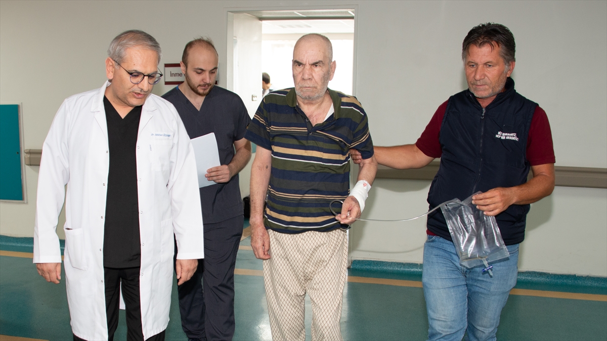 Konya'da 65 yaşındaki hastanın tıkalı iki şah damarı başarılı operasyonla açıldı - Görsel 1