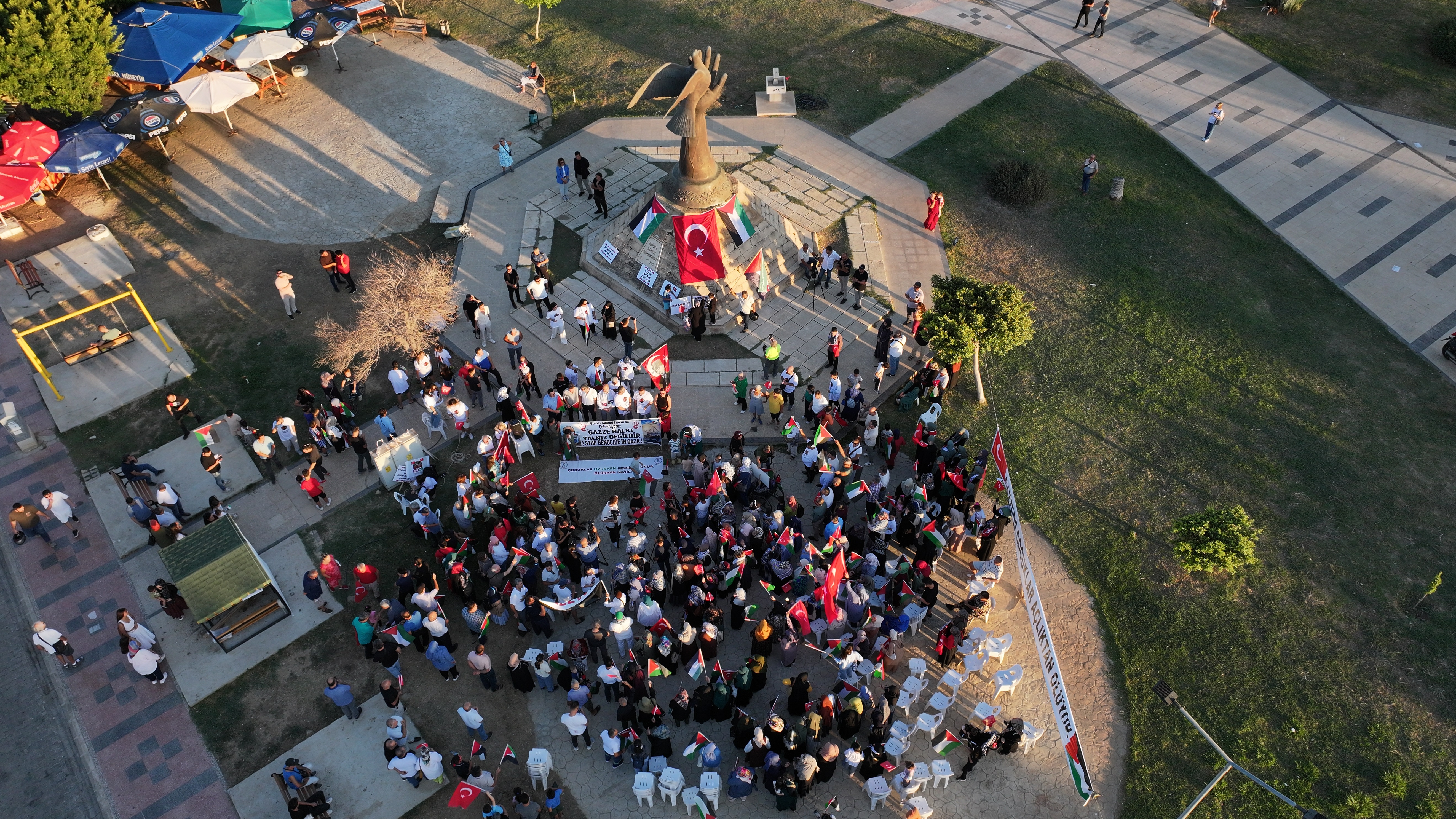 Mersin'de 'Küresel Sumud Filosu' selamlandı - Görsel 6