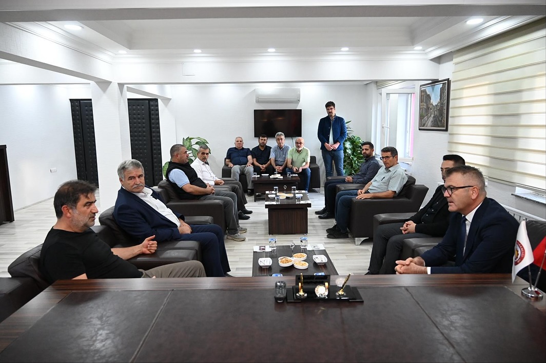 AK Parti Konya Milletvekili ve MKYK Üyesi Ünal Karaman Seydişehir Belediye Başkanı Hasan Ustaoğlu'nu makamında ziyaret etti. - Görsel 1