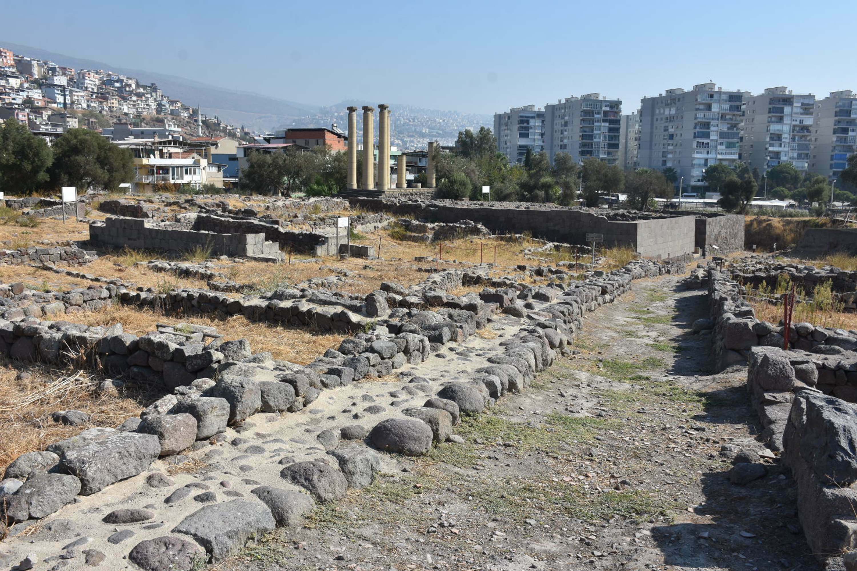 Smyrna Höyüğü'nde 5 bin yıl önceki ticari ilişkiyi gösteren seramikler bulundu - Görsel 6