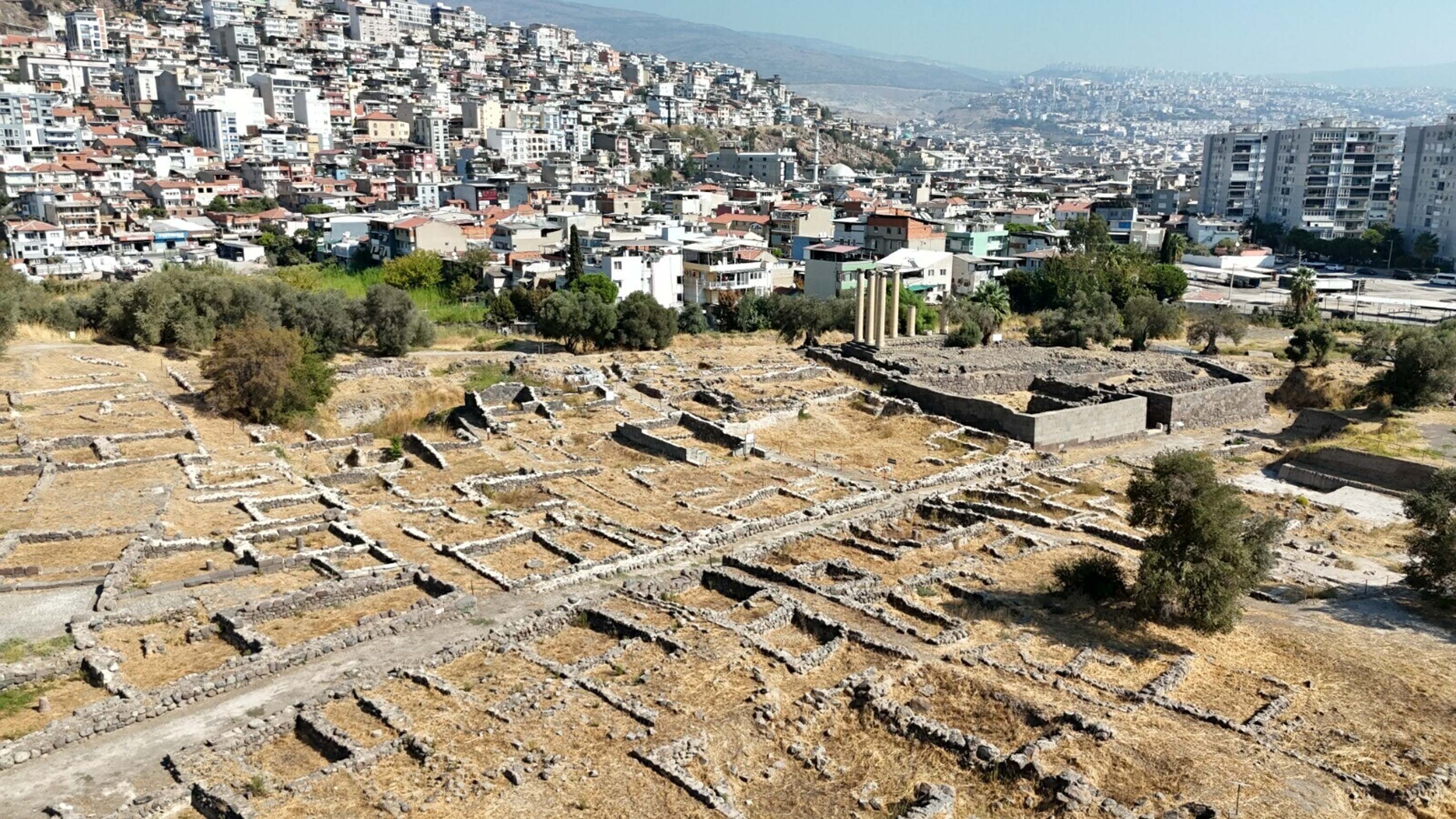 Smyrna Höyüğü'nde 5 bin yıl önceki ticari ilişkiyi gösteren seramikler bulundu - Görsel 8