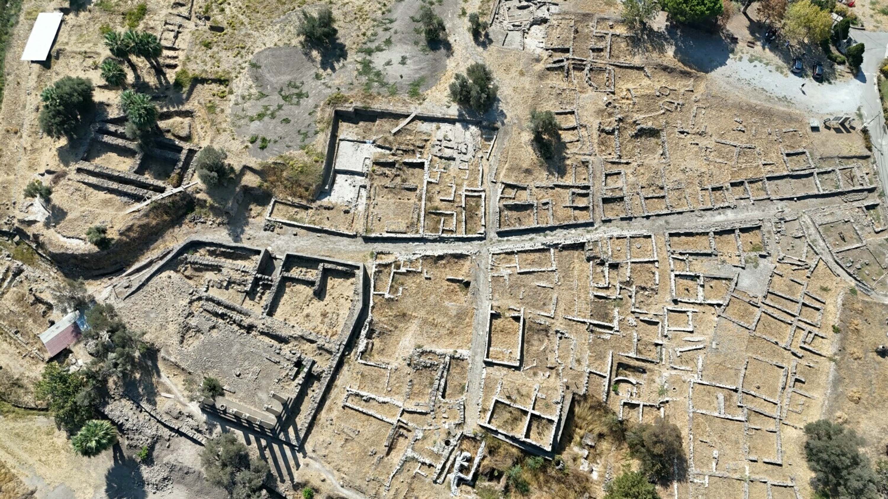 Smyrna Höyüğü'nde 5 bin yıl önceki ticari ilişkiyi gösteren seramikler bulundu - Görsel 10