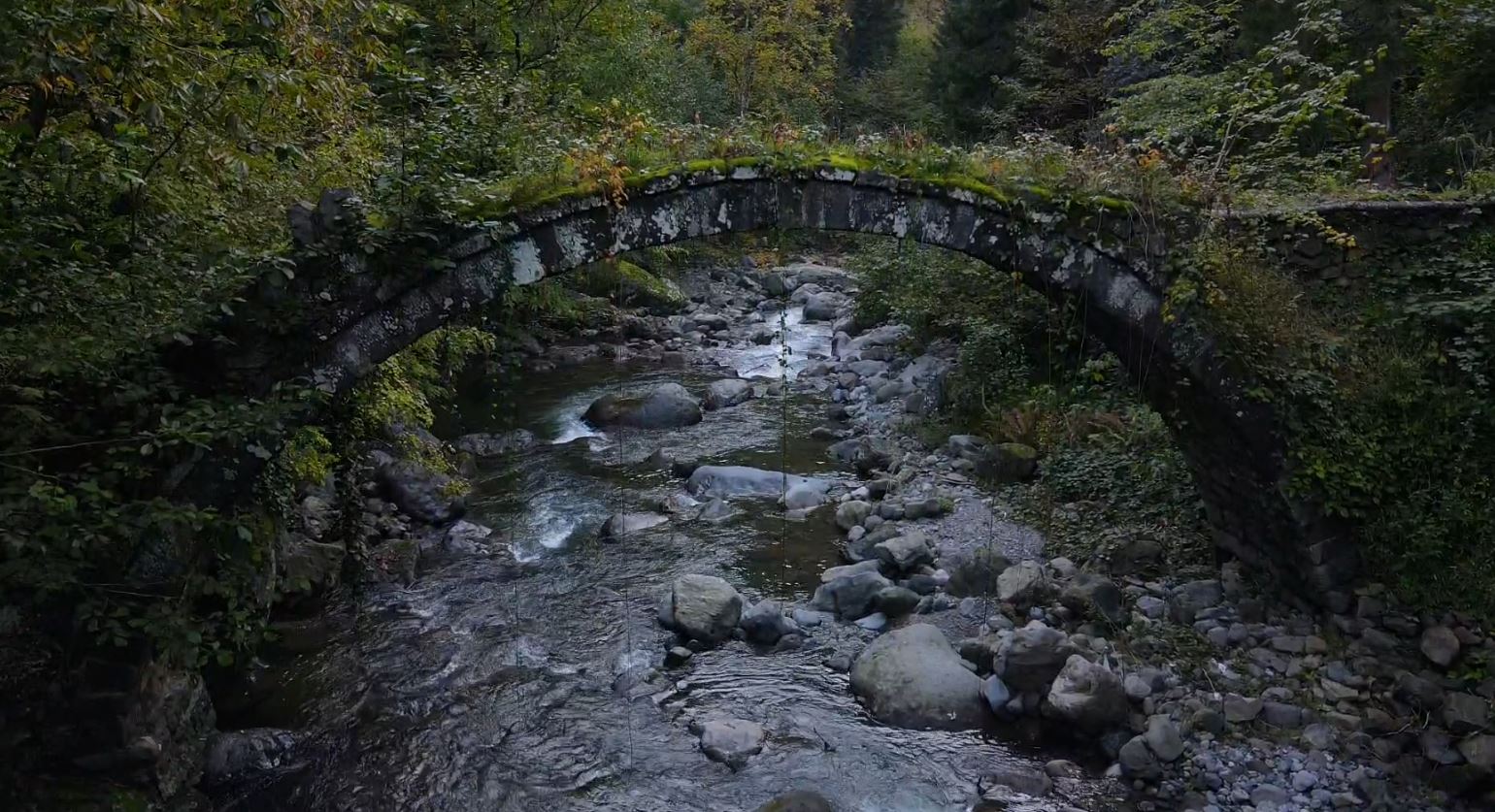 Artvin- Asırlara meydan okuyan tarihi taş köprü selde yıkıldı  - Görsel 4