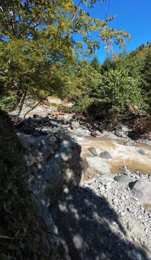 Artvin- Asırlara meydan okuyan tarihi taş köprü selde yıkıldı  - Görsel 7