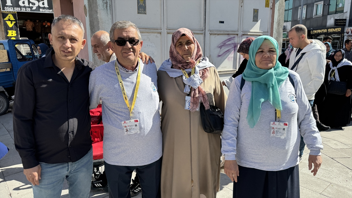 Konya, İstanbul ve Ankara'dan 24 engelli vatandaş umreye uğurlandı - Görsel 2