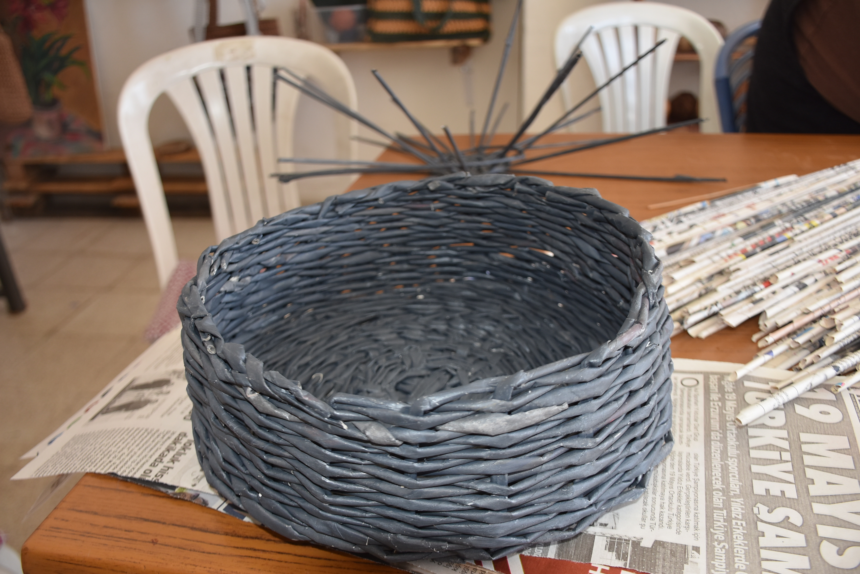 Kadın üreticiler, atık kağıtları sepete dönüştürdü - Görsel 2