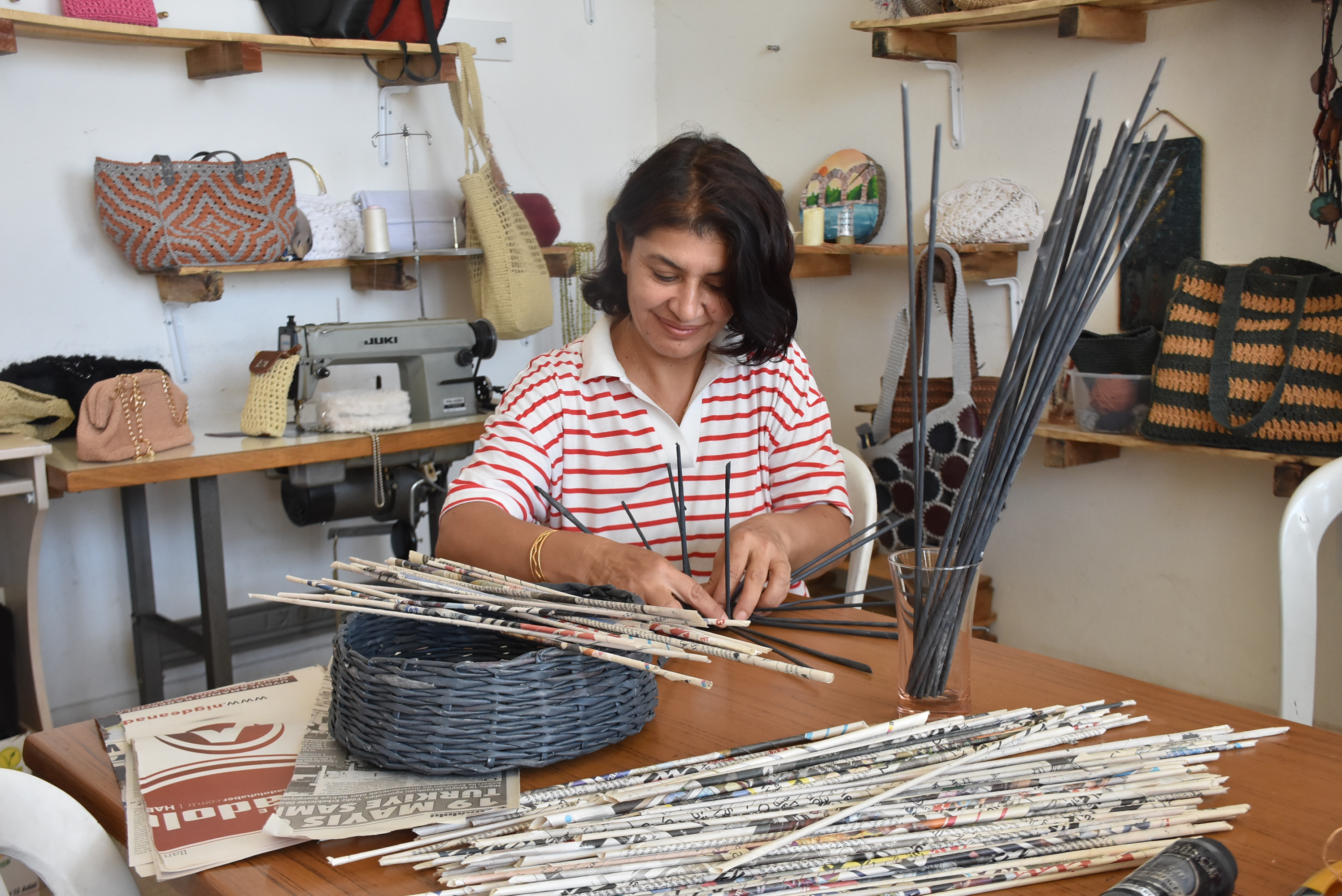 Kadın üreticiler, atık kağıtları sepete dönüştürdü - Görsel 4