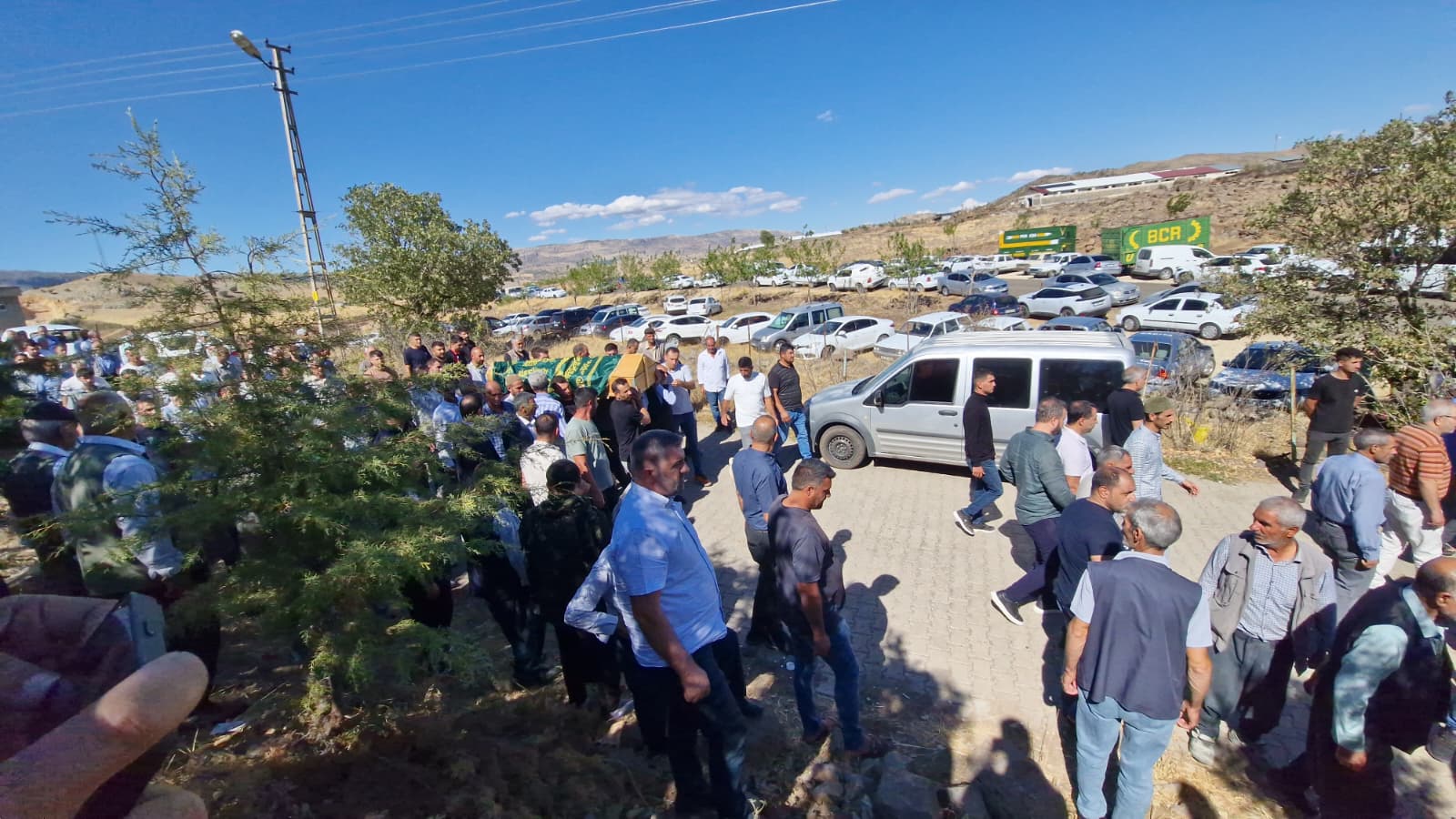  Diyarbakır'da 4 Kuzen; Kurtarmak İçin Atladılar, Hepsi Yan Yana Toprağa Verildi - Görsel 6