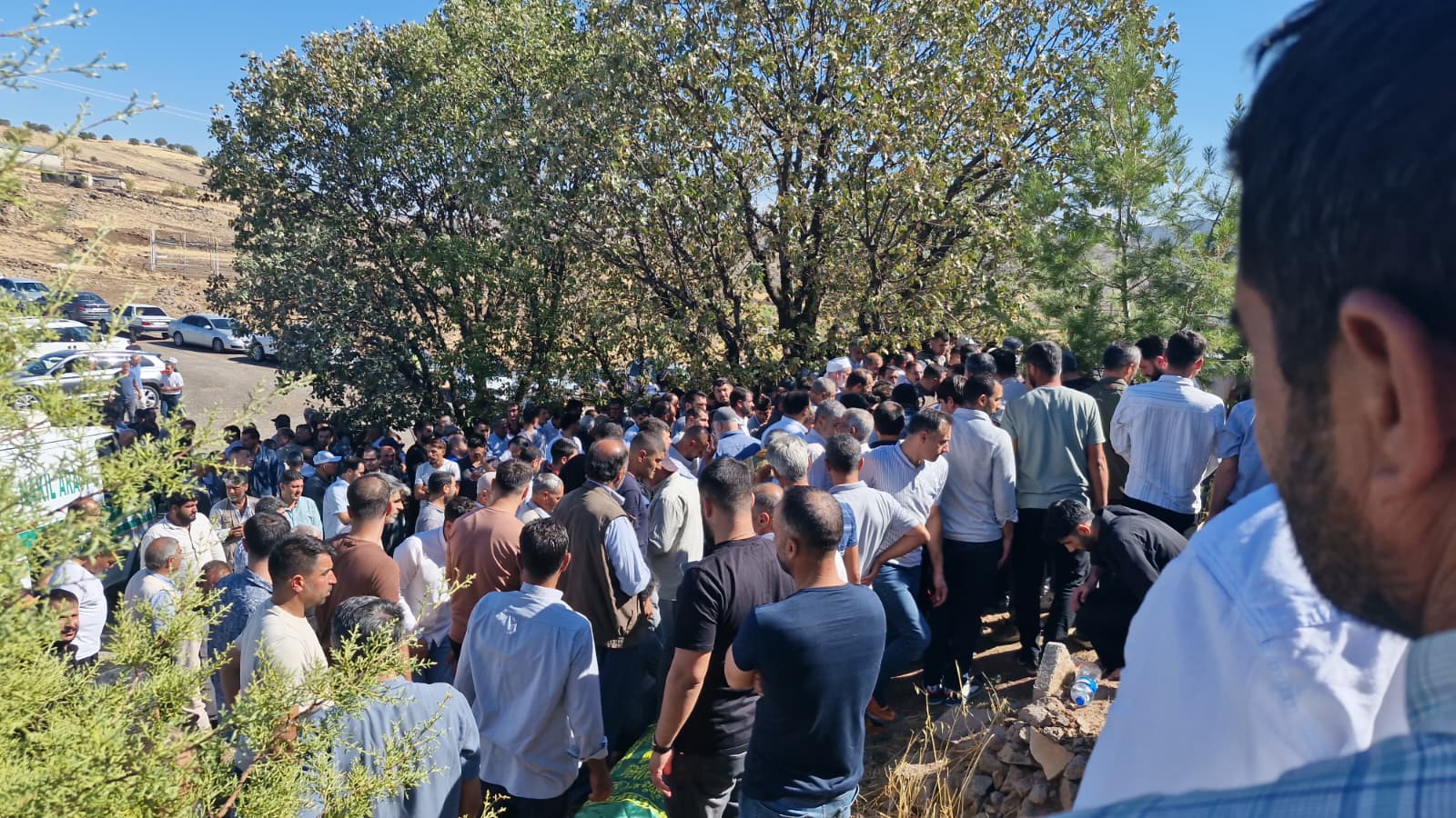  Diyarbakır'da 4 Kuzen; Kurtarmak İçin Atladılar, Hepsi Yan Yana Toprağa Verildi - Görsel 7