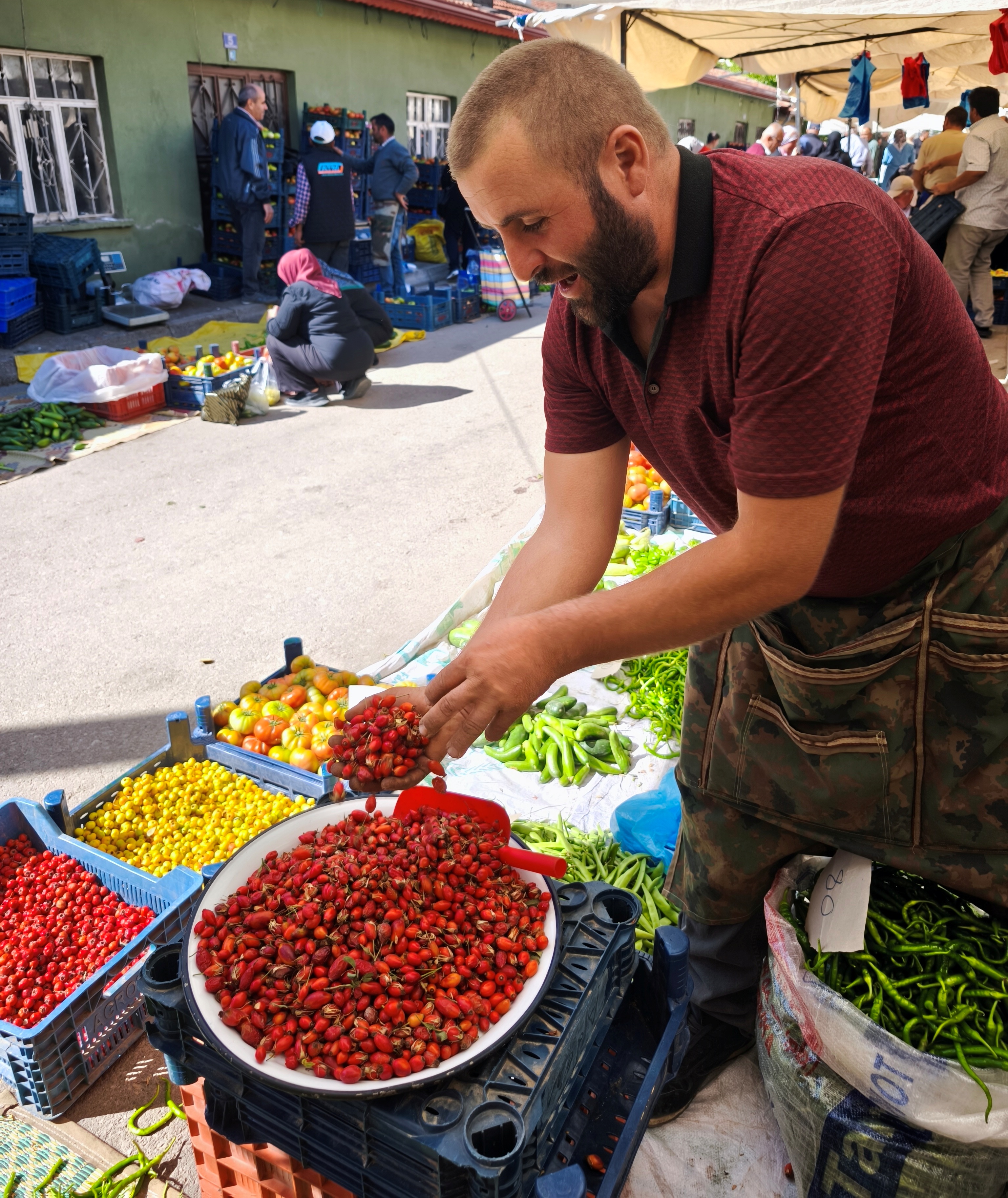  Seydişehir Perşembe Pazarı'nda Kışlık Yoğunluğu ve Turşuluk Fiyatları - Görsel 4