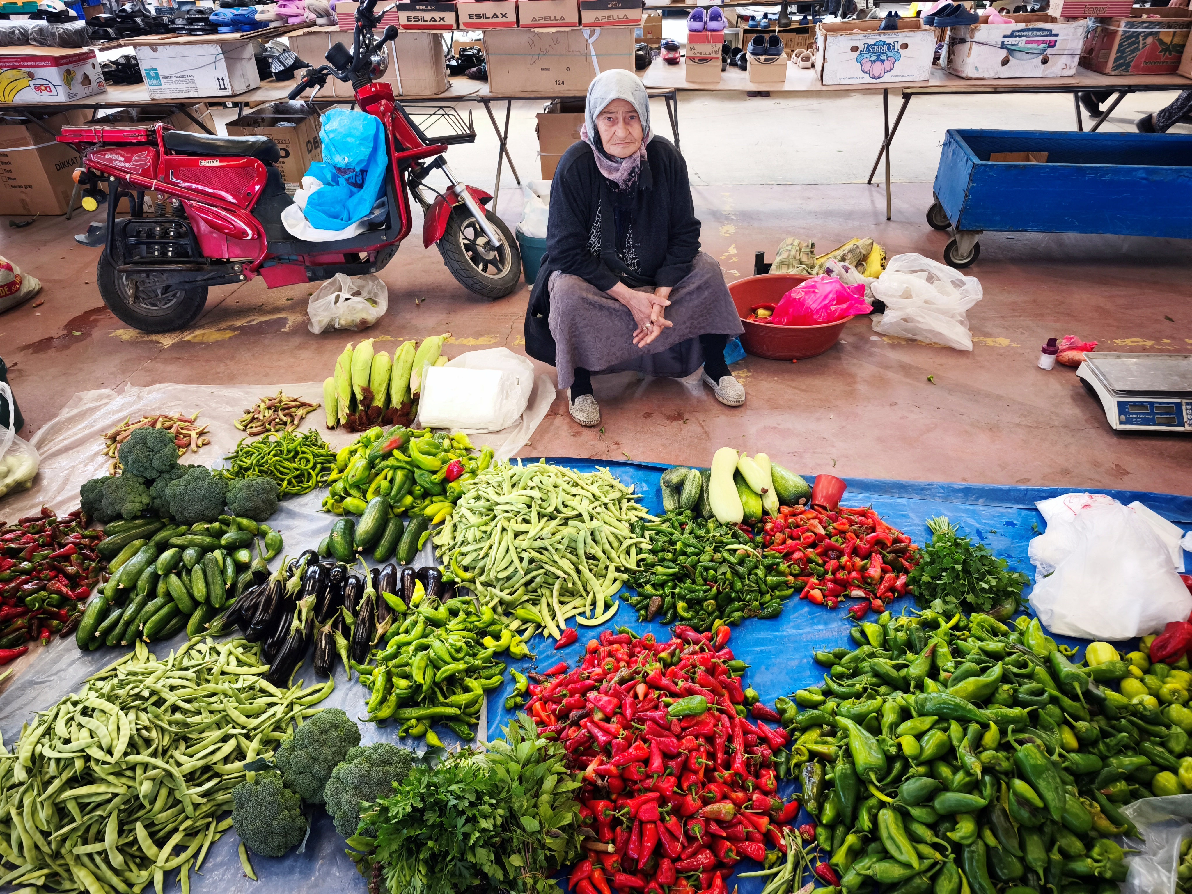  Seydişehir Perşembe Pazarı'nda Kışlık Yoğunluğu ve Turşuluk Fiyatları - Görsel 10
