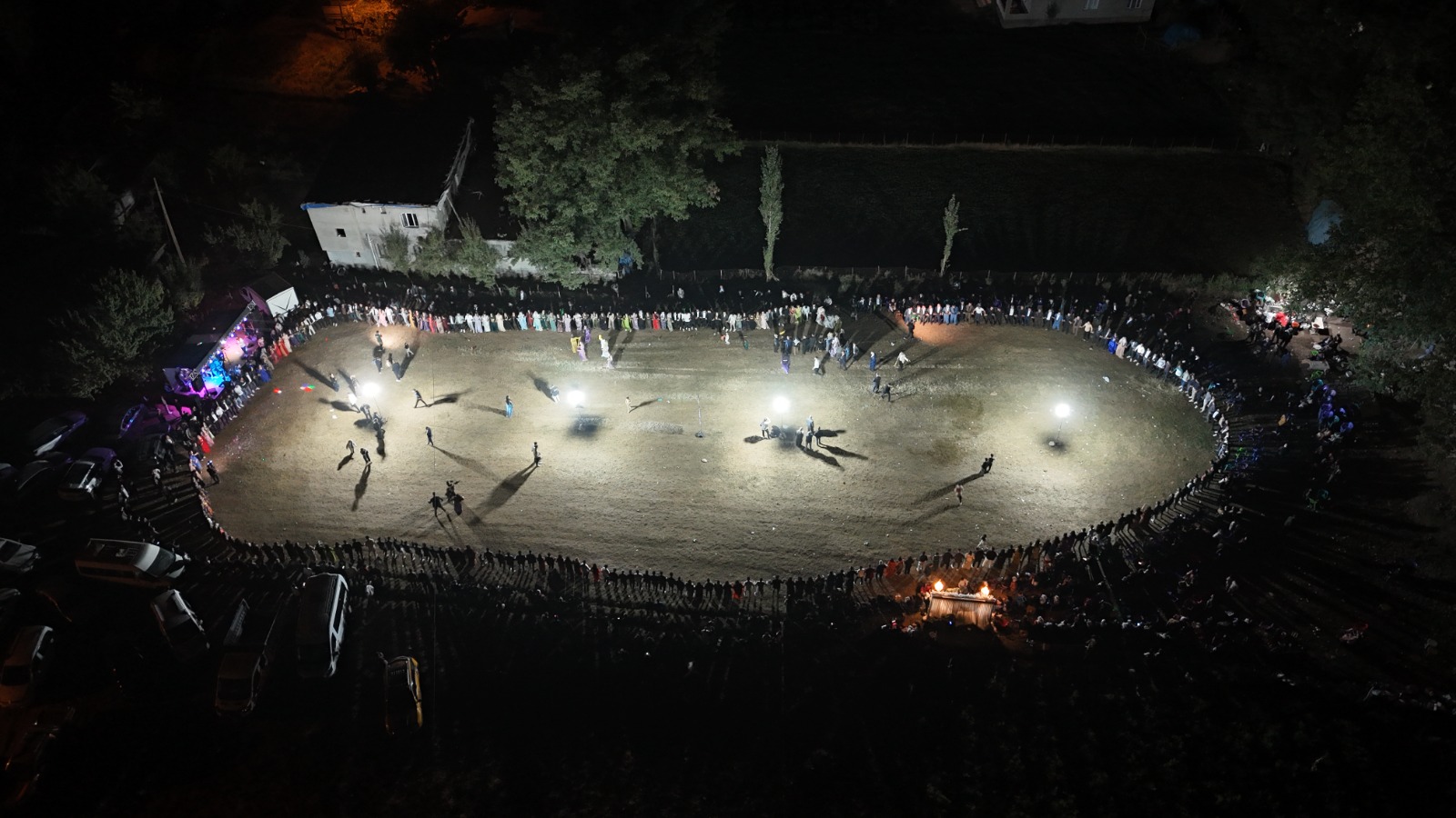 Şırnak’taki düğünde gelin ve damada 3 milyon TL ile 1,5 kilo altın takıldı - Görsel 6